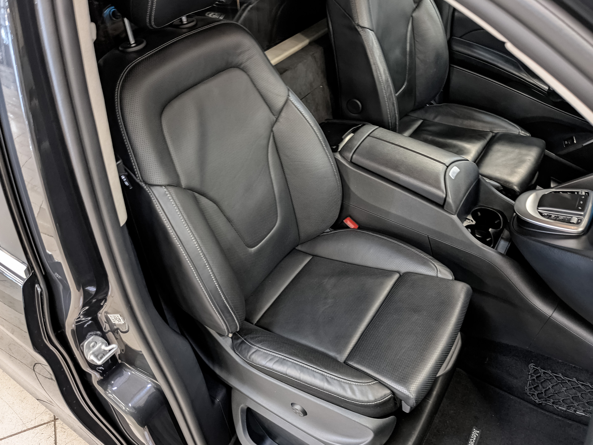 MERCEDES-BENZ V-Класс 1.90 (237 л.с), автомат, 2022, пробег 92 109 км