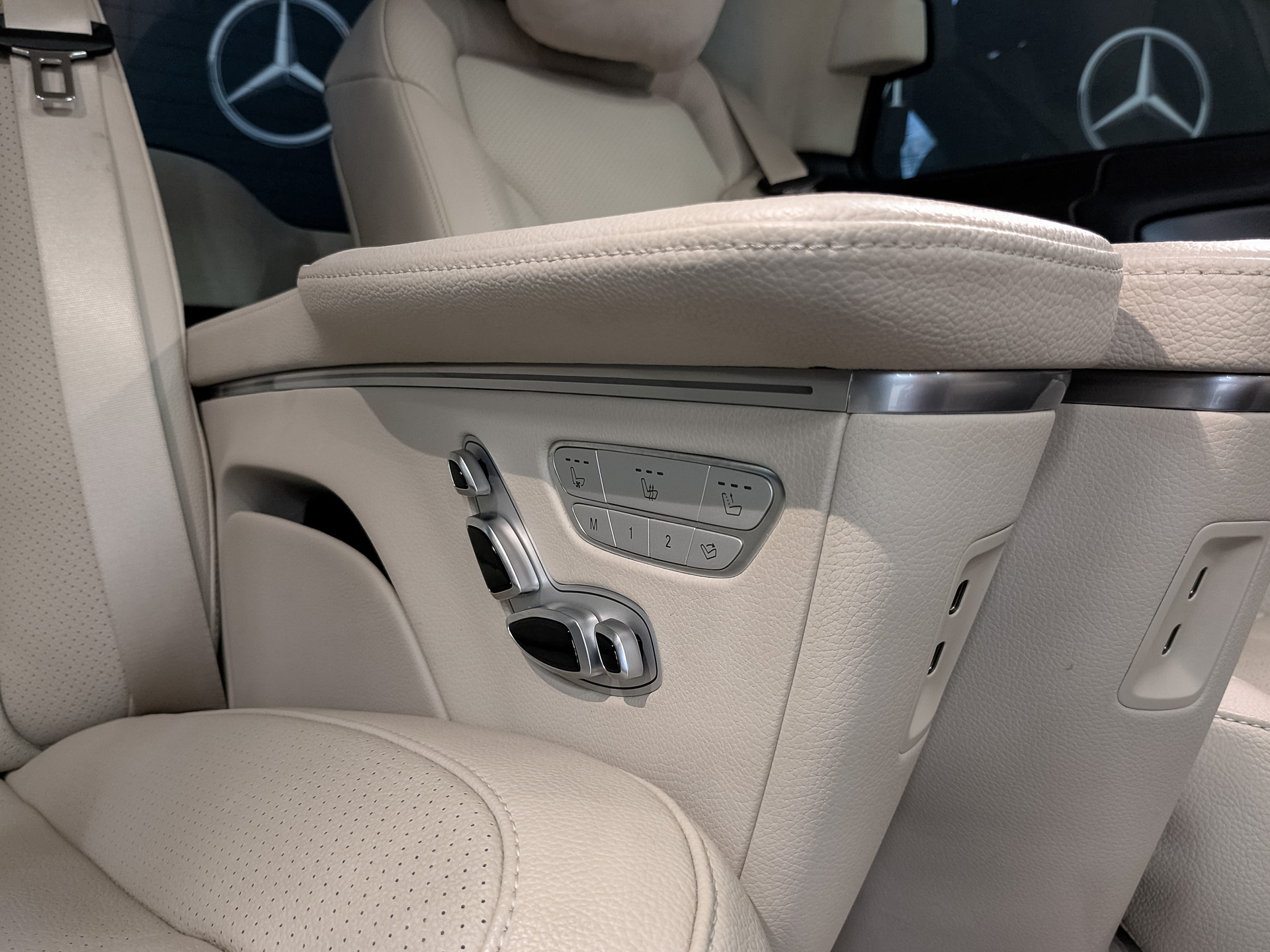 MERCEDES-BENZ V-Класс 1.90 (237 л.с), автомат, 2022, пробег 92 109 км