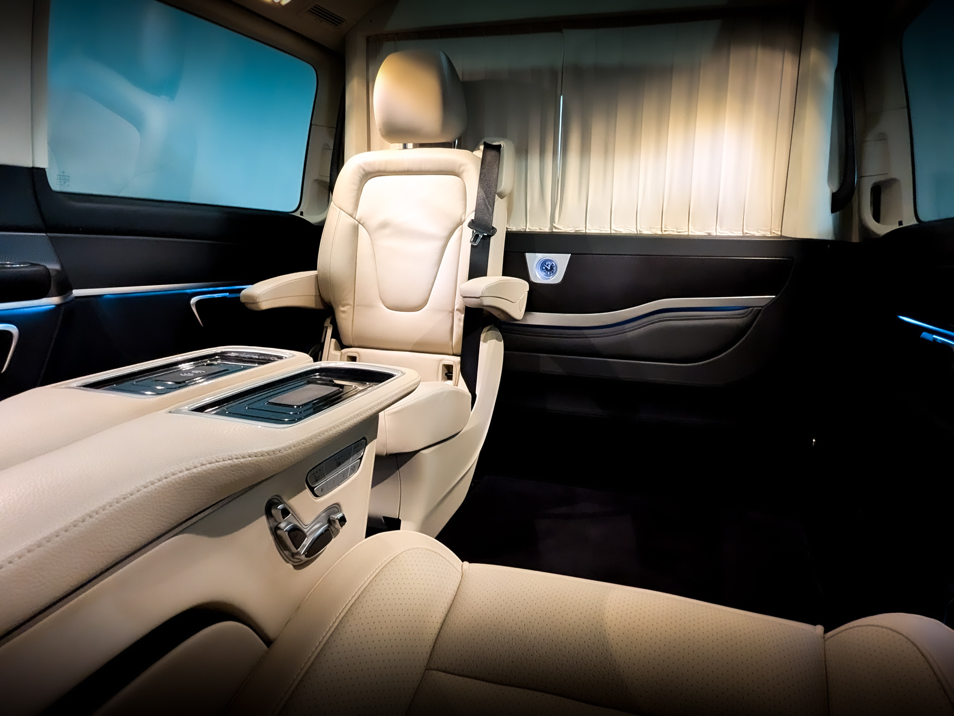 MERCEDES-BENZ V-Класс 1.90 (237 л.с), автомат, 2022, пробег 92 109 км