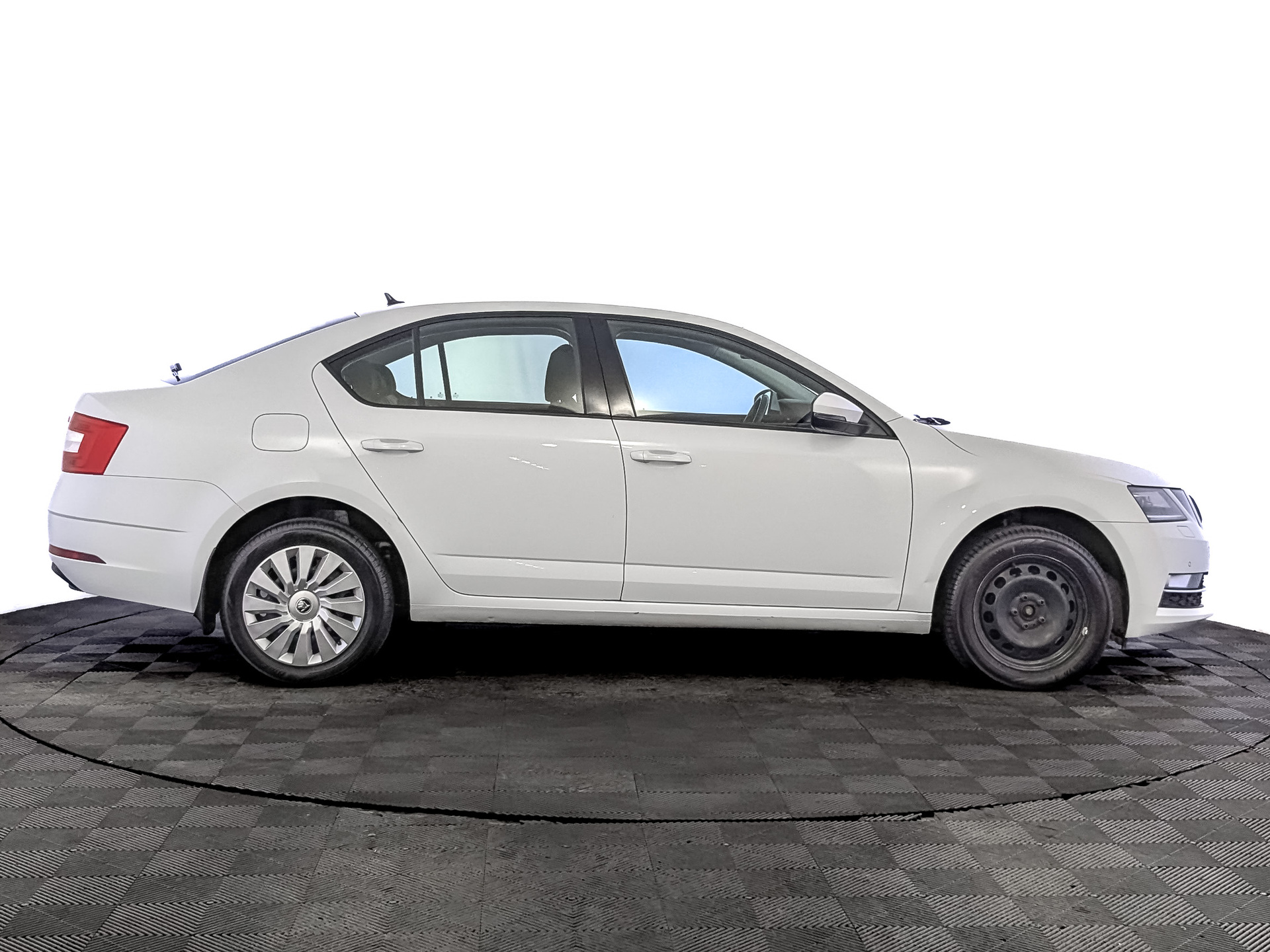 SKODA Octavia 1.60 (110 л.с), автомат, 2020, пробег 122 569 км