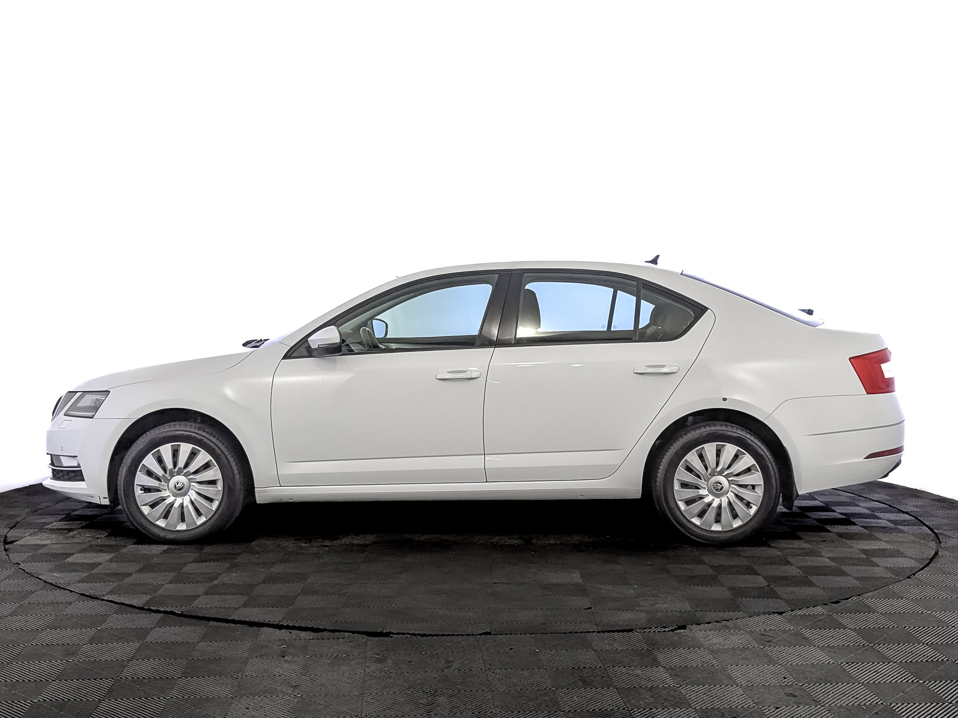 SKODA Octavia 1.60 (110 л.с), автомат, 2020, пробег 122 569 км
