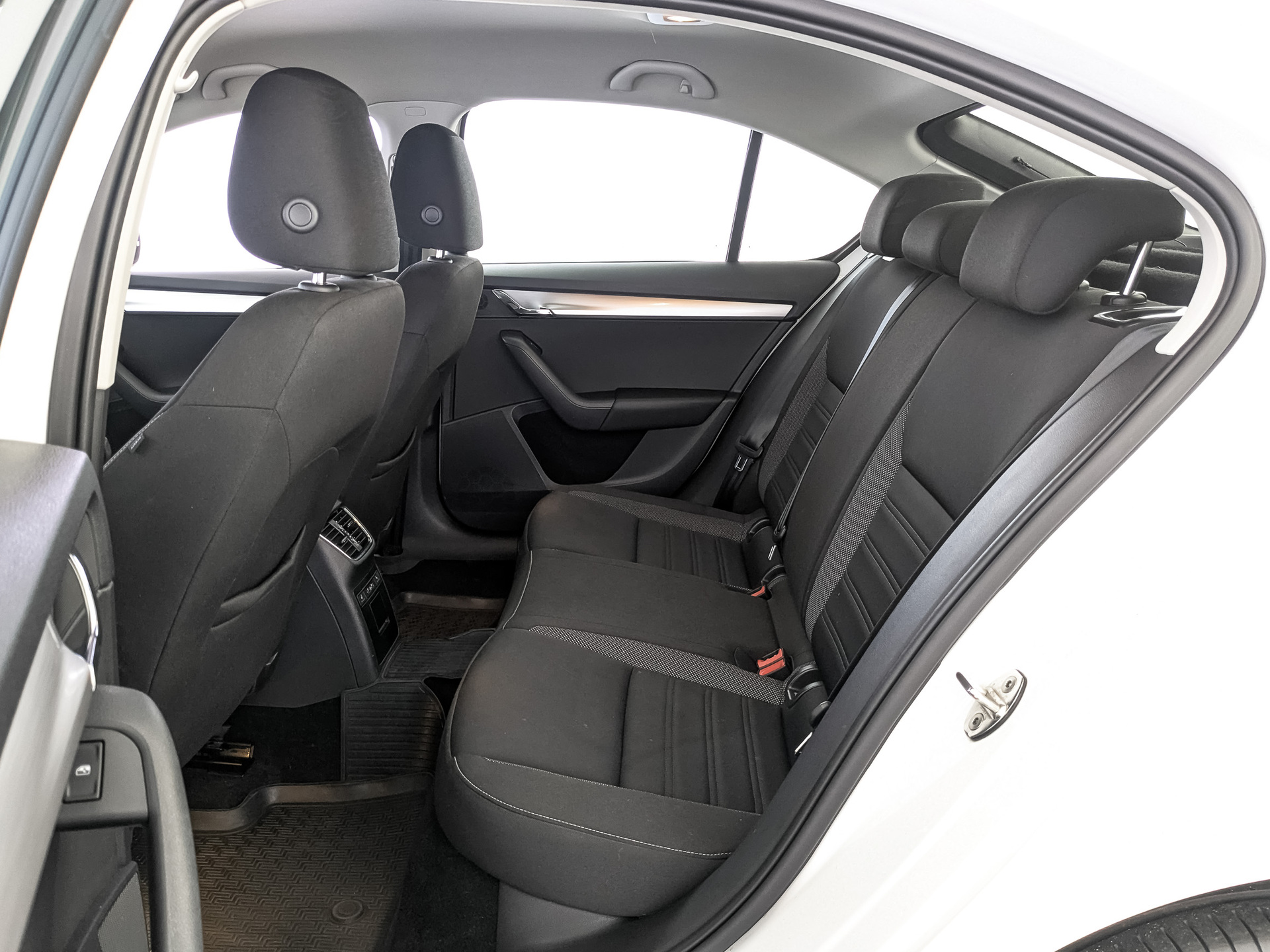 SKODA Octavia 1.60 (110 л.с), автомат, 2020, пробег 122 569 км