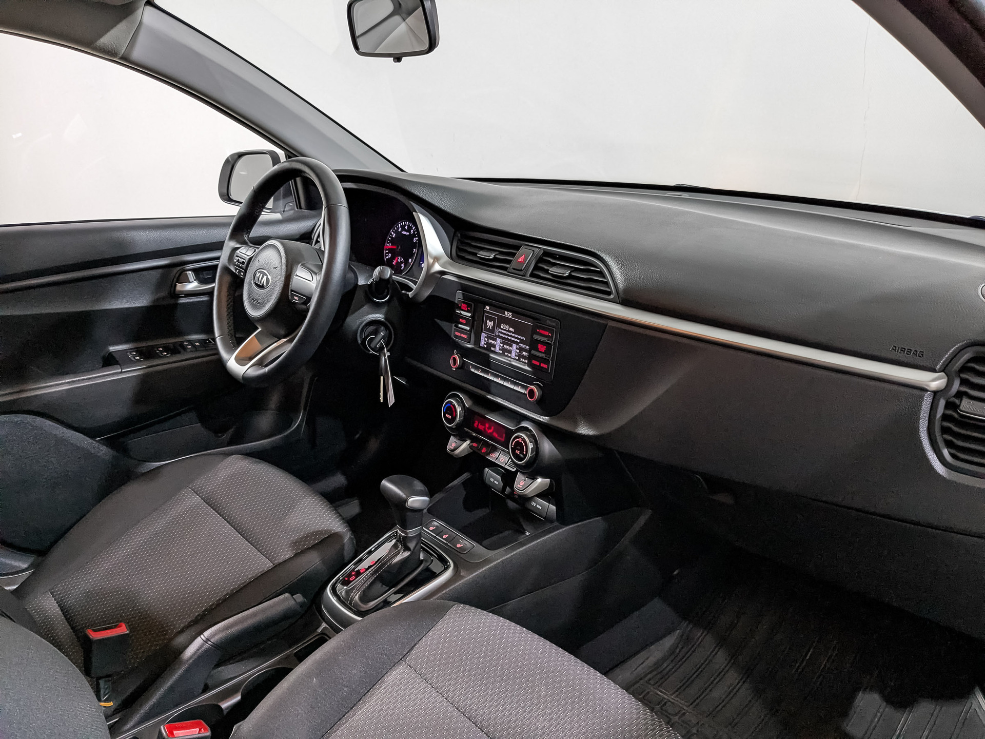 KIA Rio 1.60 (123 л.с), автомат, 2021, пробег 35 810 км