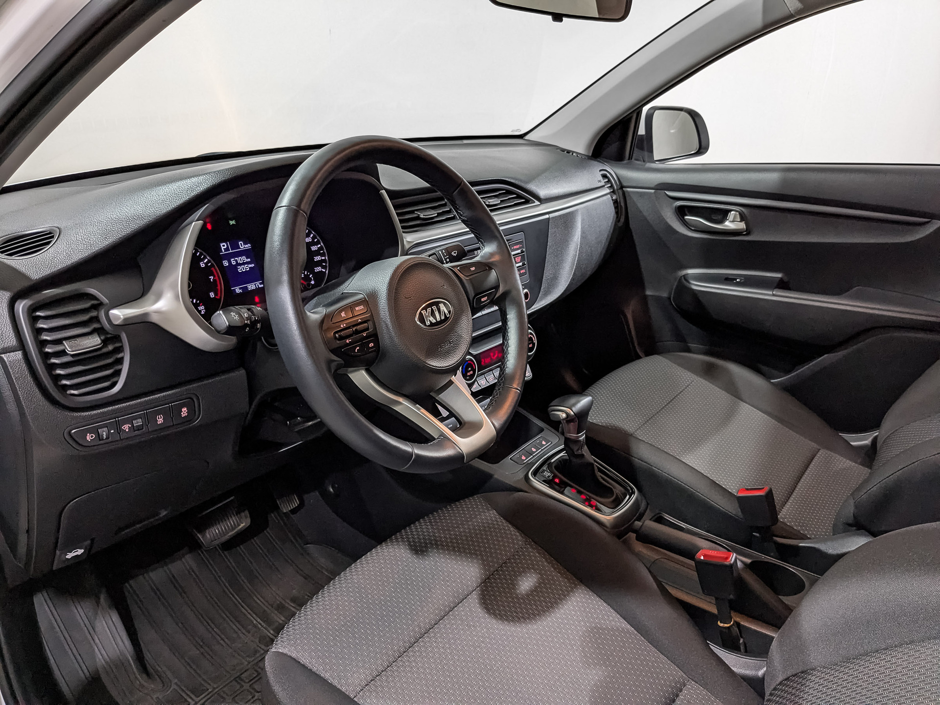 KIA Rio 1.60 (123 л.с), автомат, 2021, пробег 35 810 км