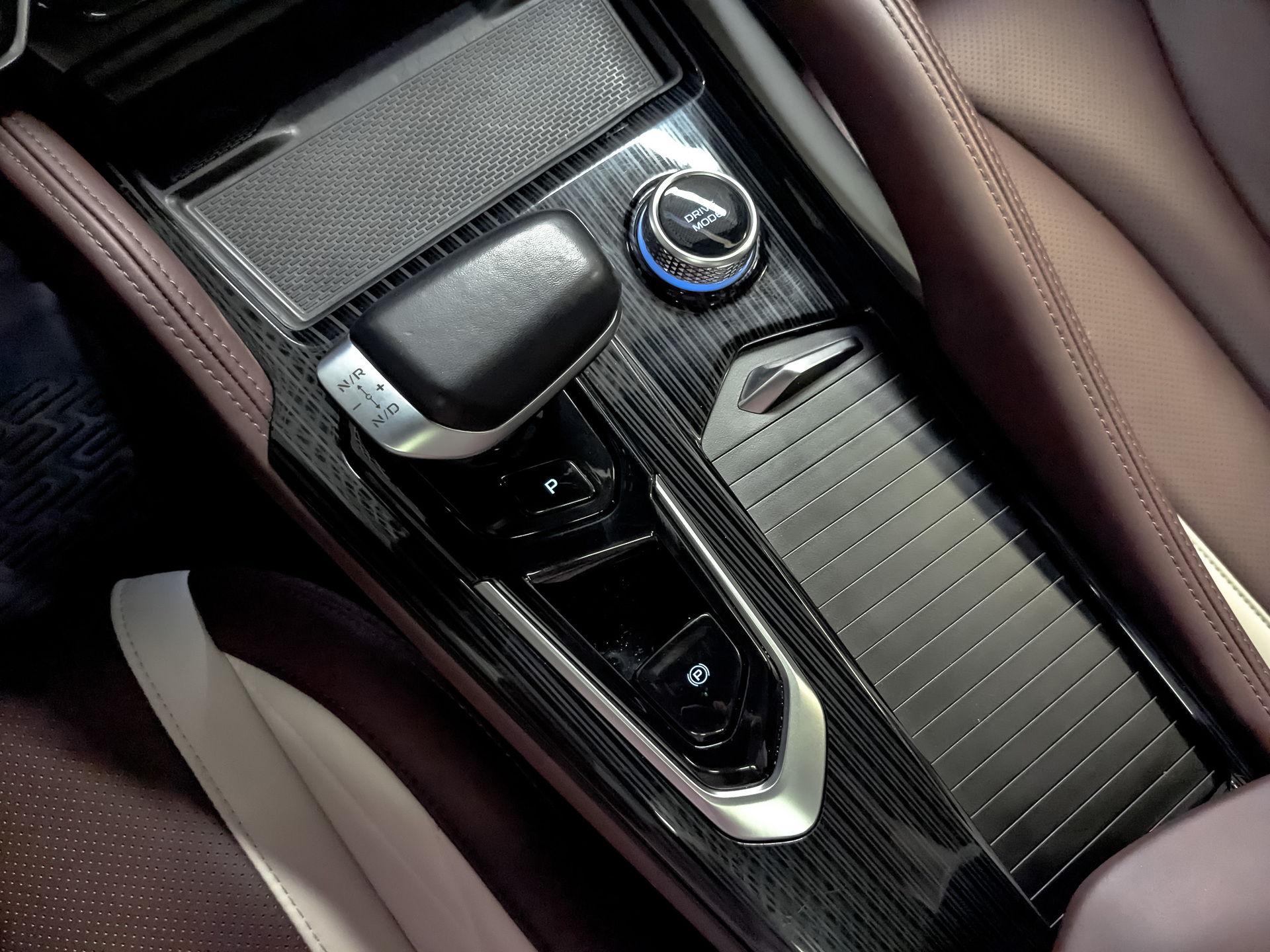 GEELY Monjaro 2.00 (238 л.с), автомат, 2023, пробег 37 140 км