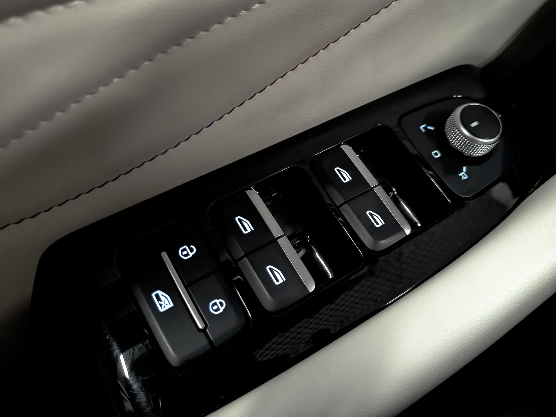 GEELY Monjaro 2.00 (238 л.с), автомат, 2023, пробег 37 140 км