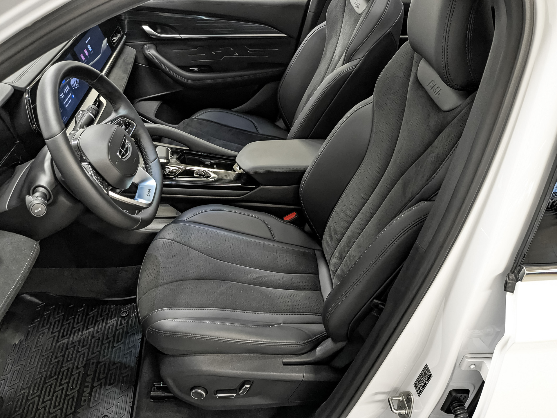 GEELY Monjaro 2.00 (238 л.с), автомат, 2024, пробег 20 359 км