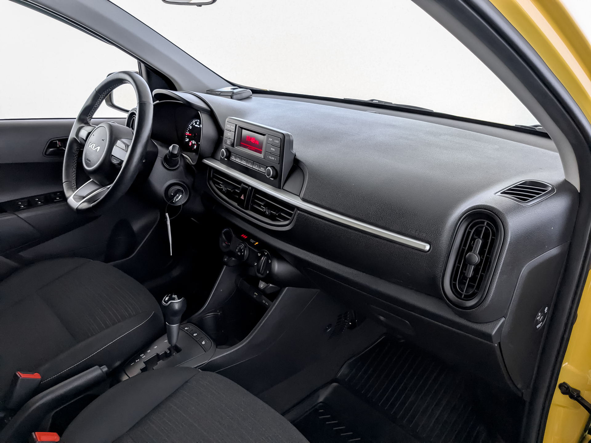 KIA Picanto 1.00 (67 л.с), автомат, 2022, пробег 27 500 км