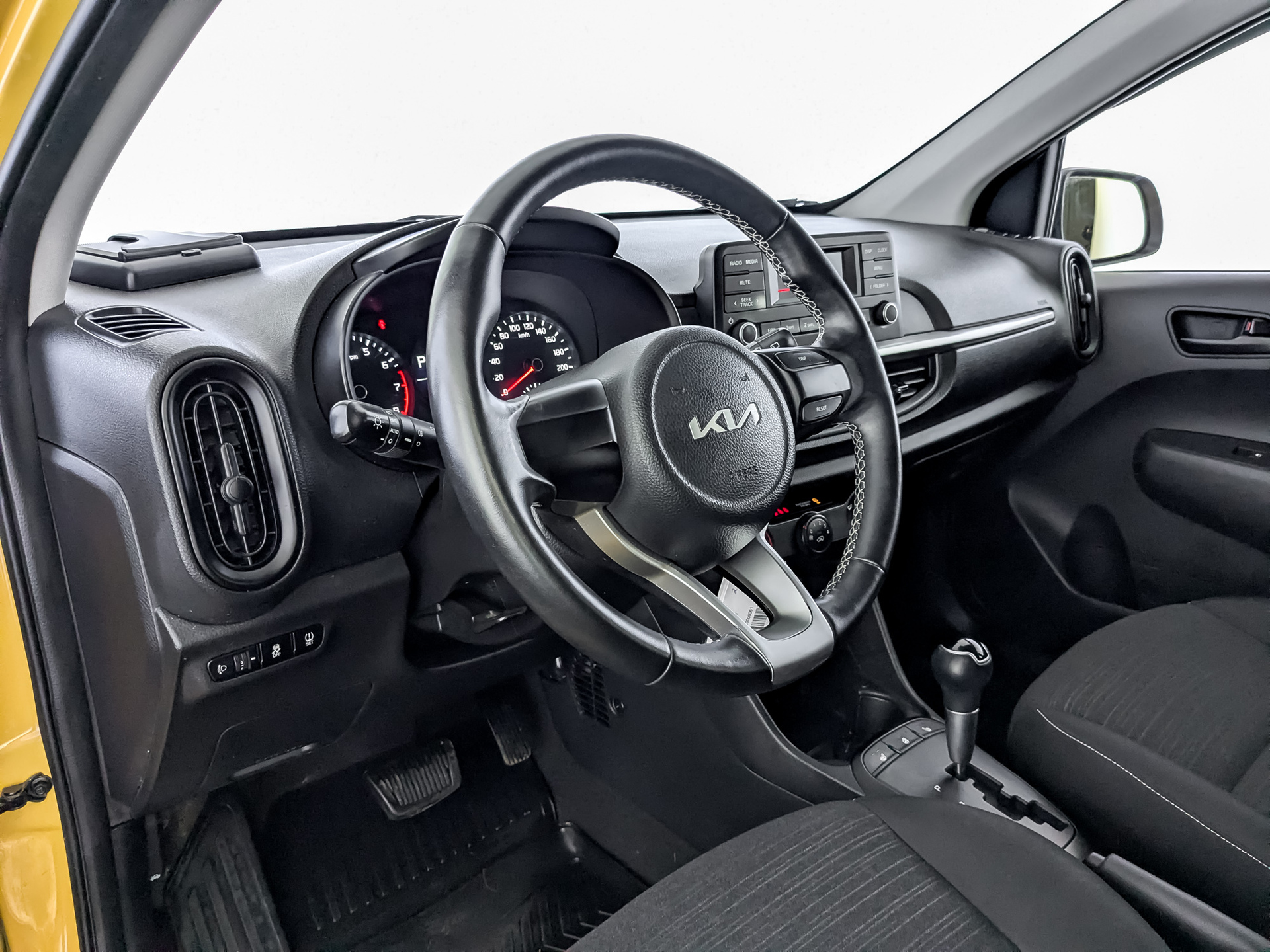 KIA Picanto 1.00 (67 л.с), автомат, 2022, пробег 27 500 км