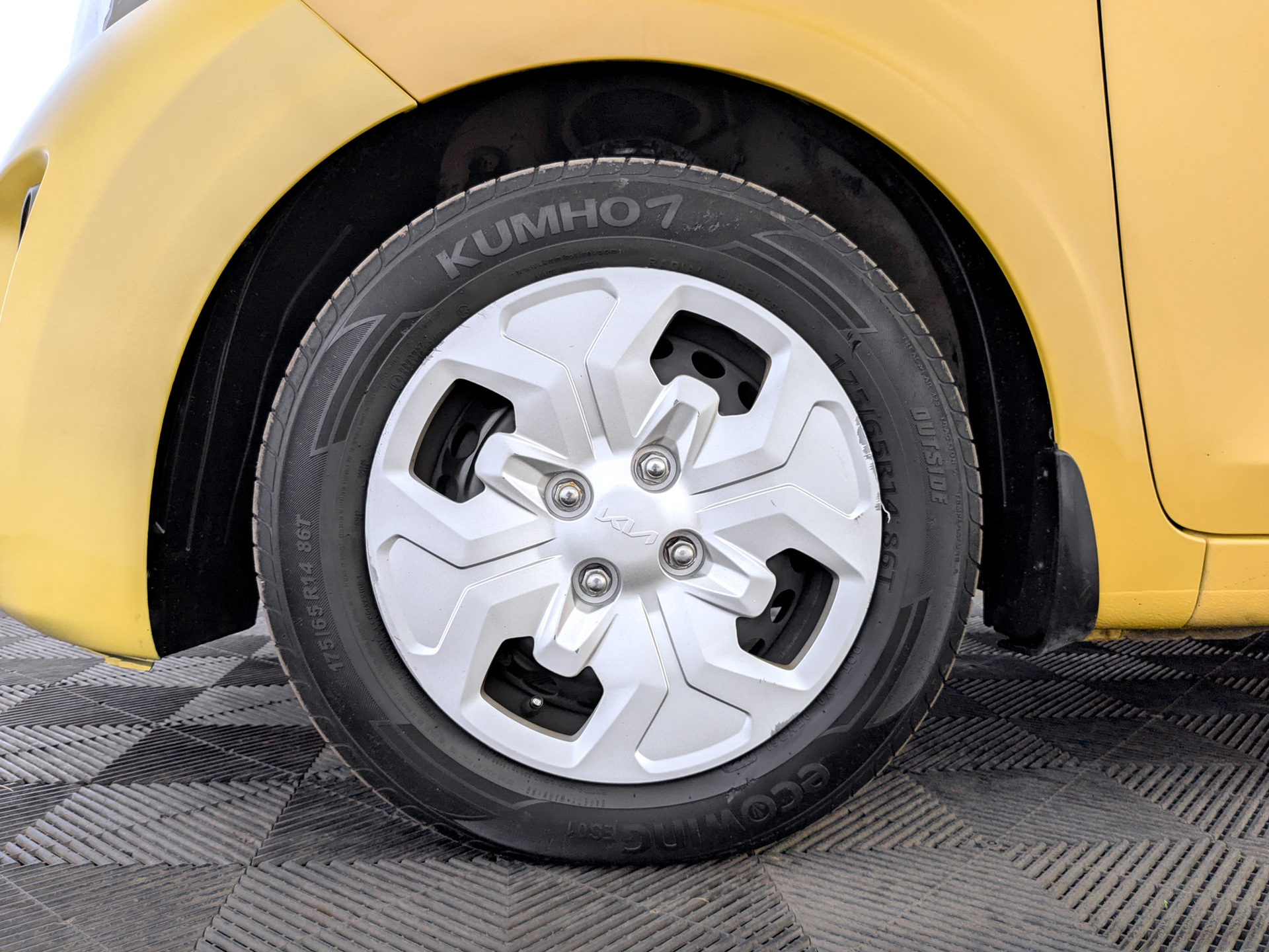 KIA Picanto 1.00 (67 л.с), автомат, 2022, пробег 27 500 км