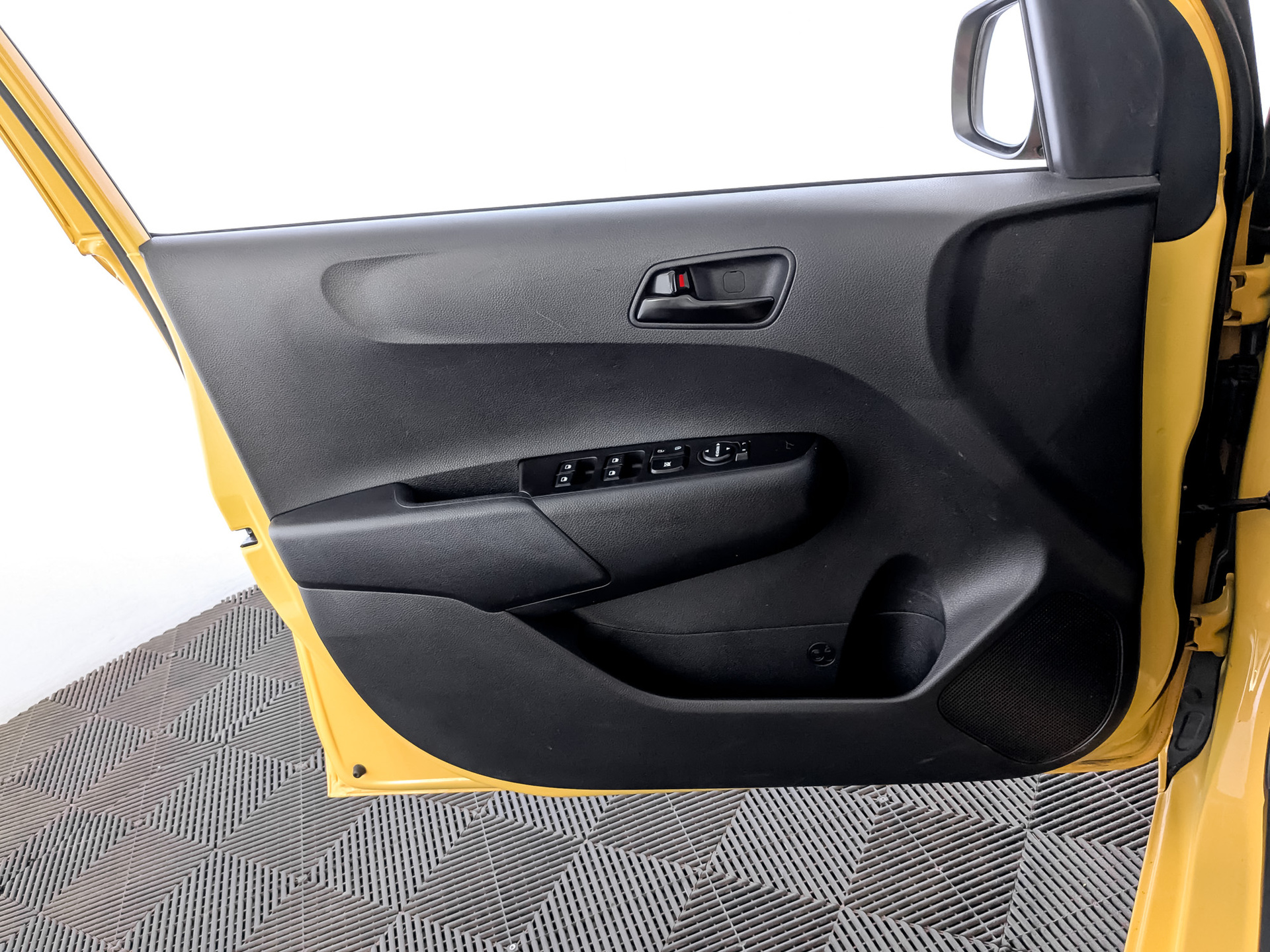 KIA Picanto 1.00 (67 л.с), автомат, 2022, пробег 27 500 км