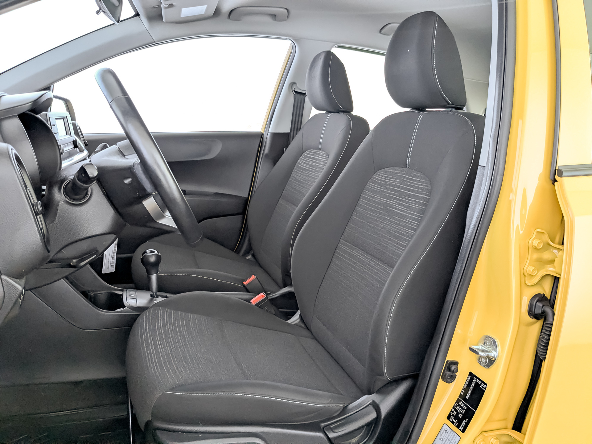 KIA Picanto 1.00 (67 л.с), автомат, 2022, пробег 27 500 км