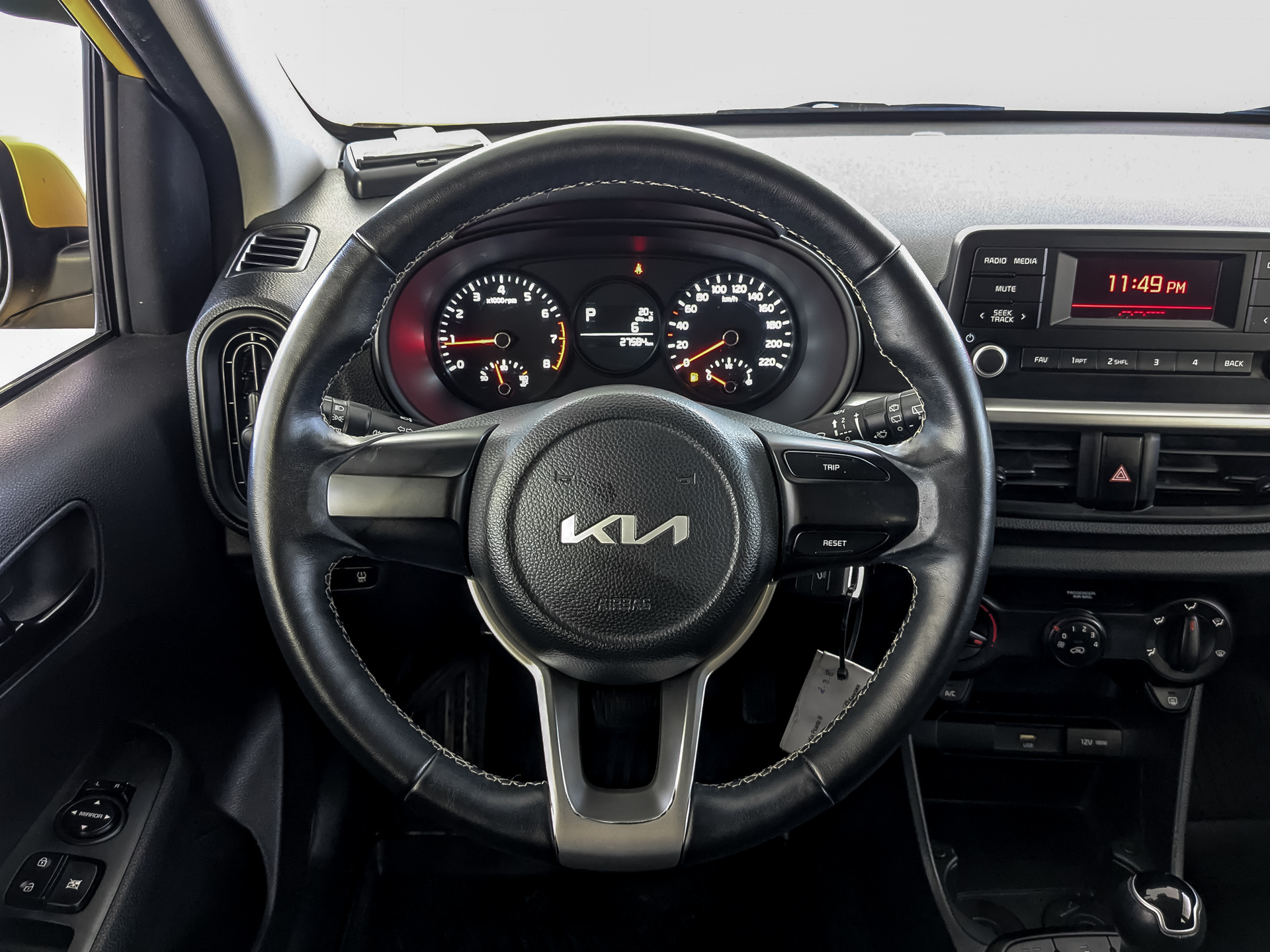KIA Picanto 1.00 (67 л.с), автомат, 2022, пробег 27 500 км