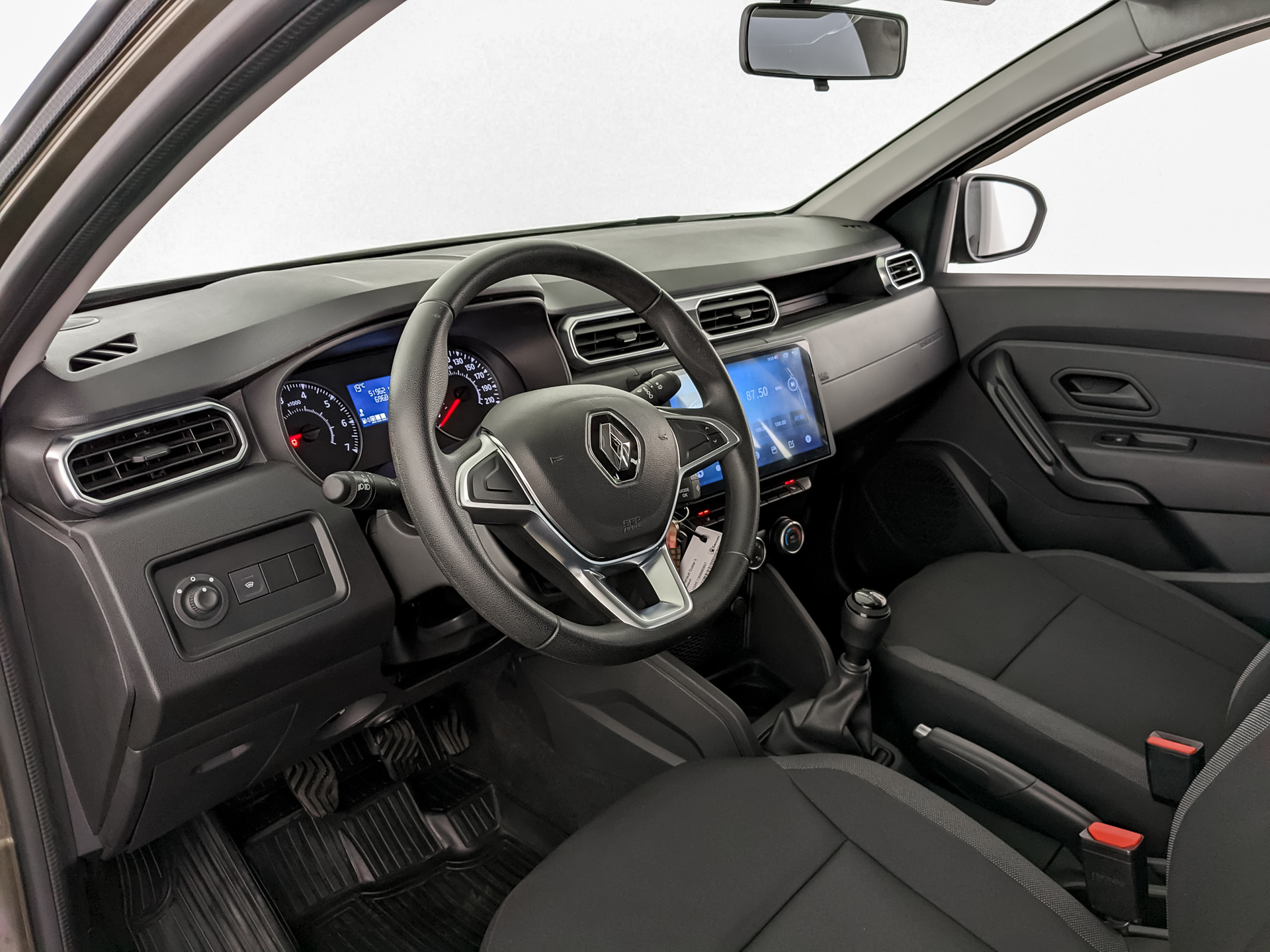 RENAULT Duster 1.60 (114 л.с), механическая, 2022, пробег 52 000 км