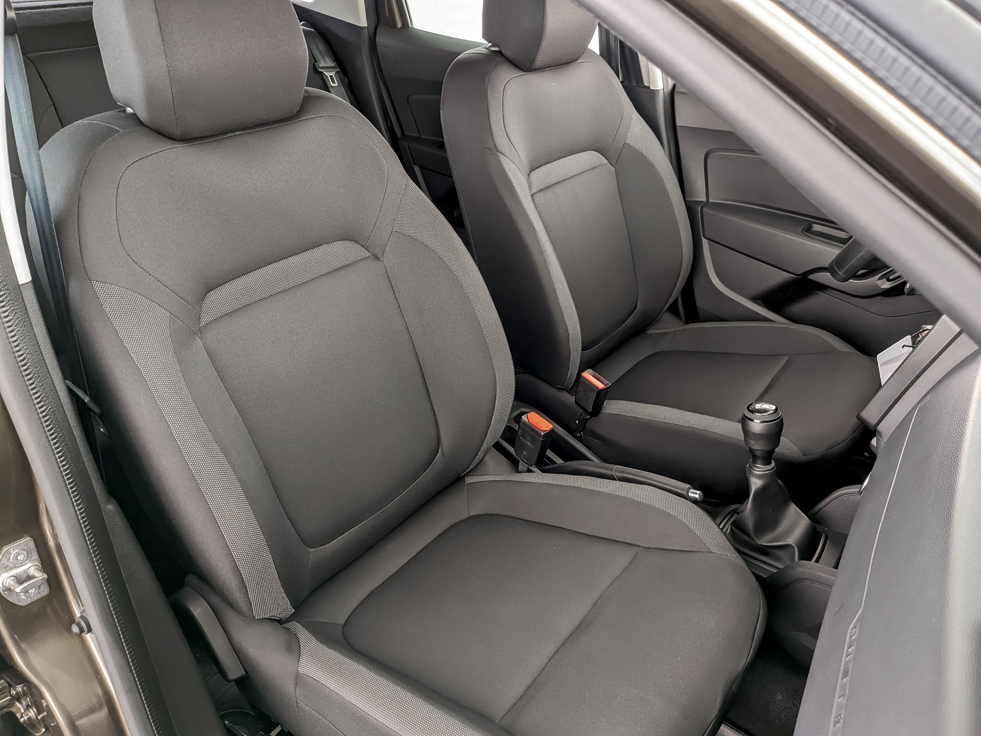 RENAULT Duster 1.60 (114 л.с), механическая, 2022, пробег 52 000 км