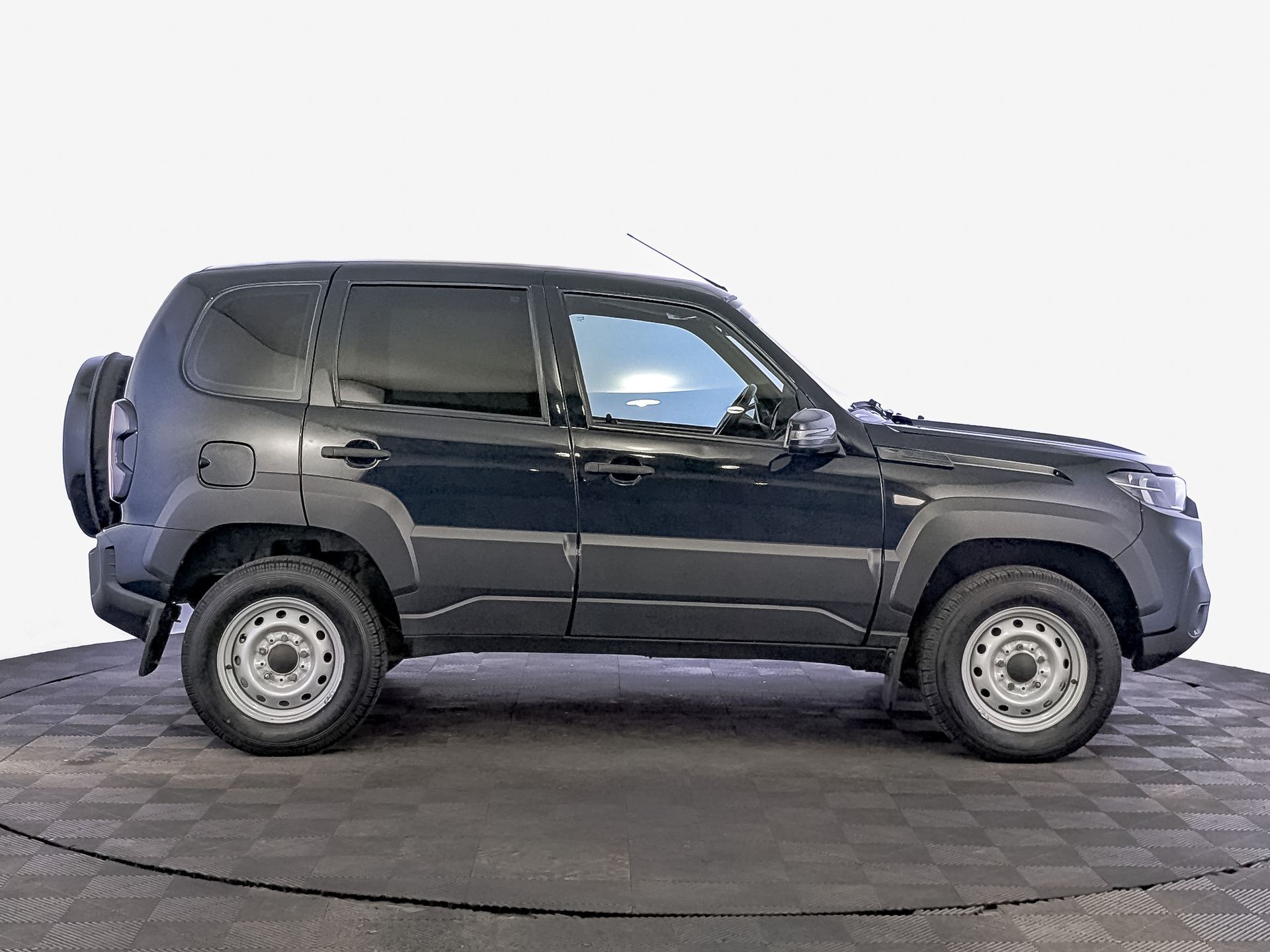 LADA Niva Travel 1.70 (83 л.с), механическая, 2024, пробег 29 147 км