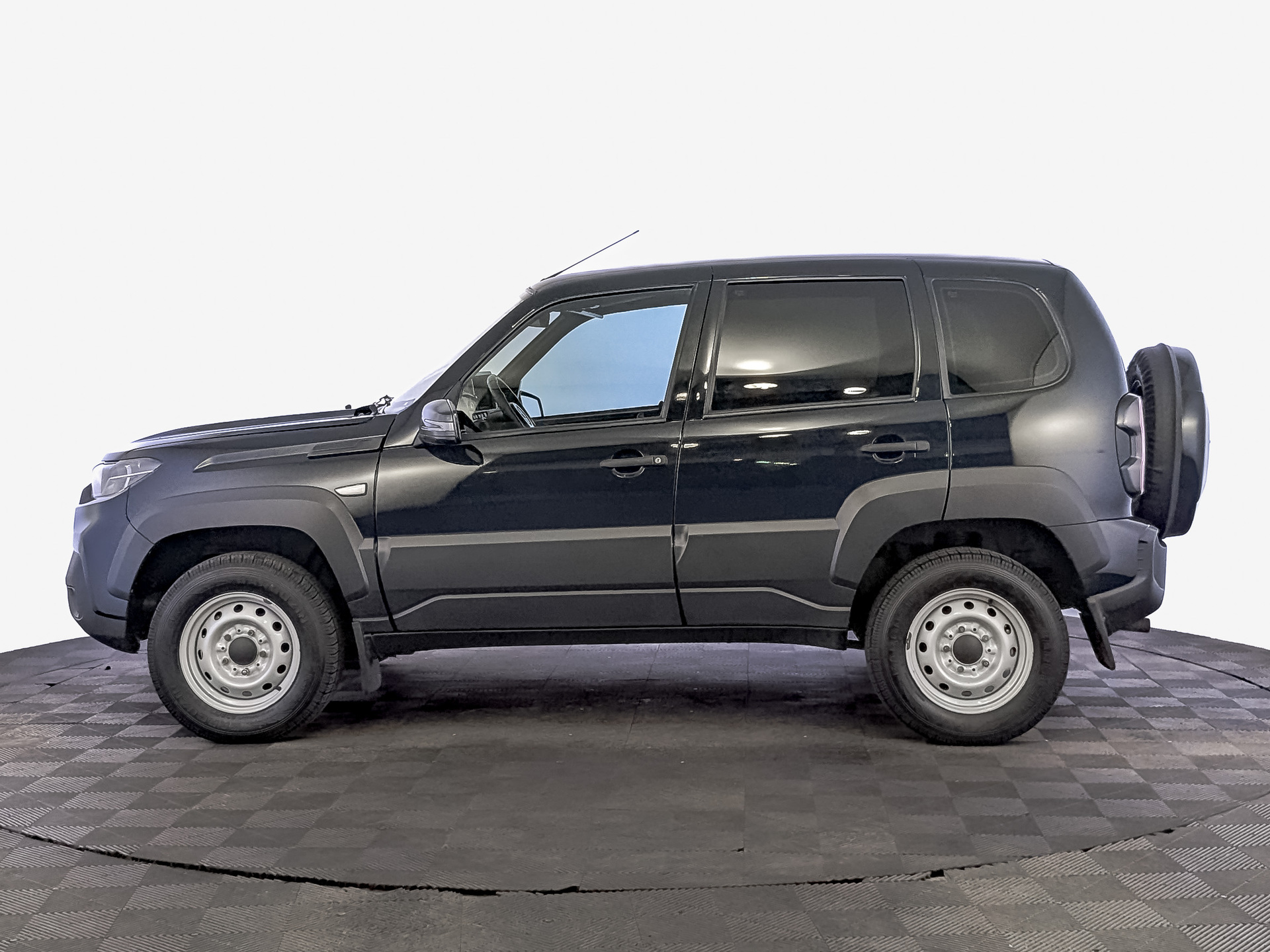 LADA Niva Travel 1.70 (83 л.с), механическая, 2024, пробег 29 147 км