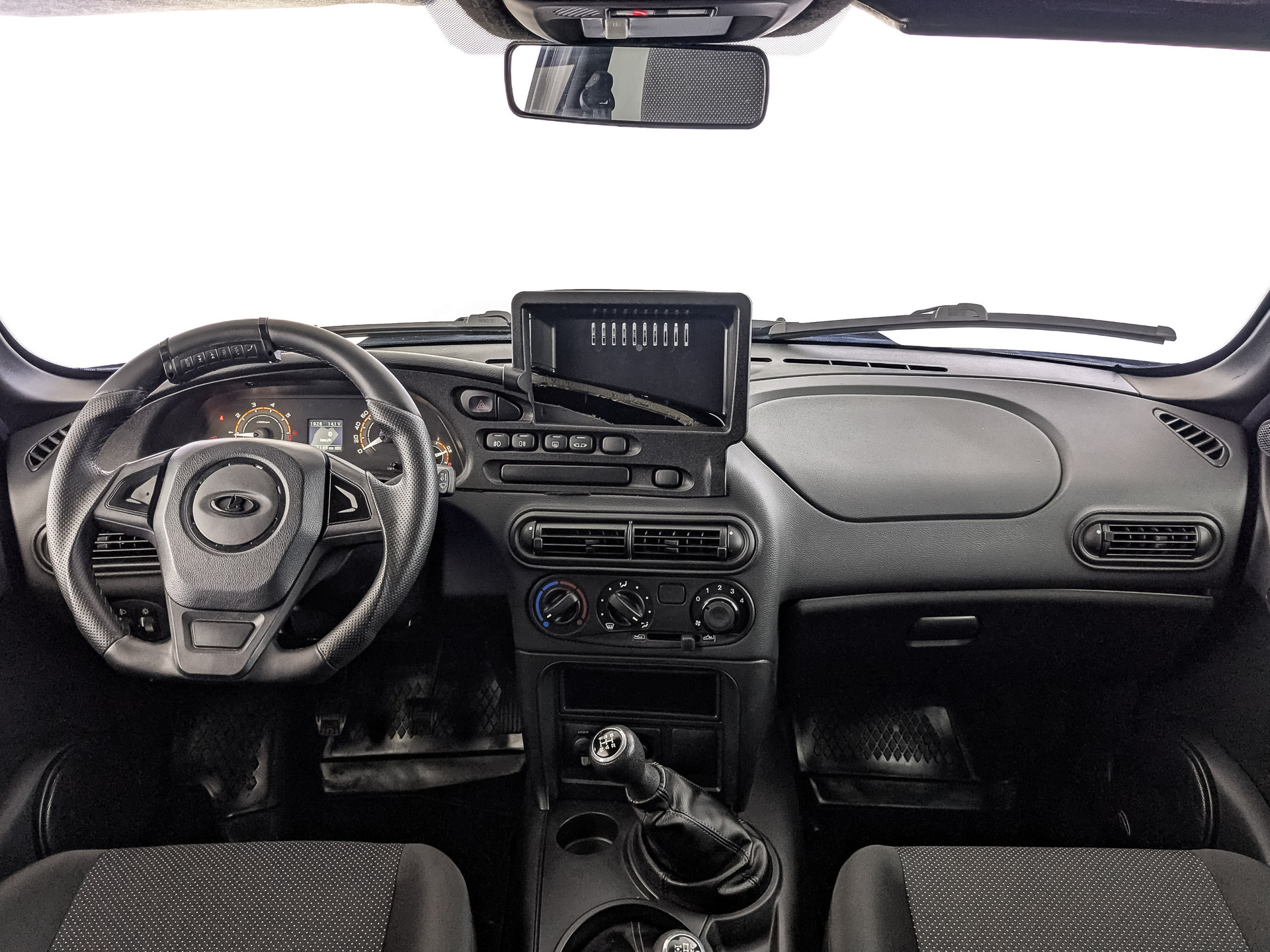 LADA Niva Travel 1.70 (83 л.с), механическая, 2024, пробег 29 147 км