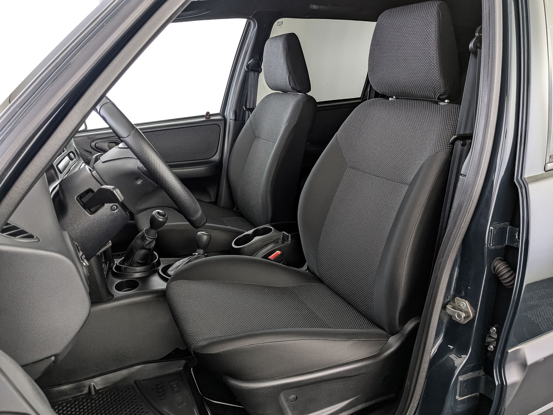 LADA Niva Travel 1.70 (83 л.с), механическая, 2024, пробег 29 147 км