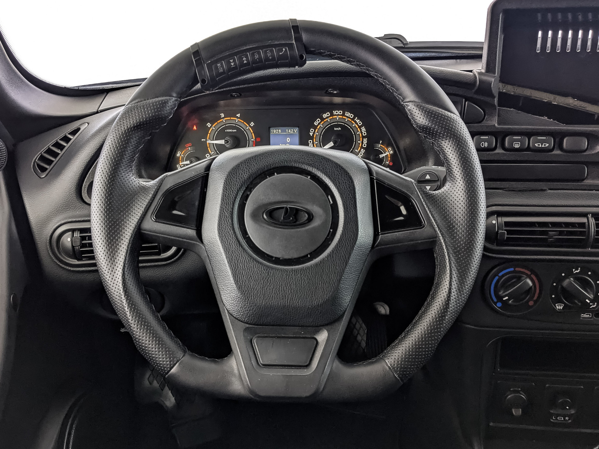 LADA Niva Travel 1.70 (83 л.с), механическая, 2024, пробег 29 147 км