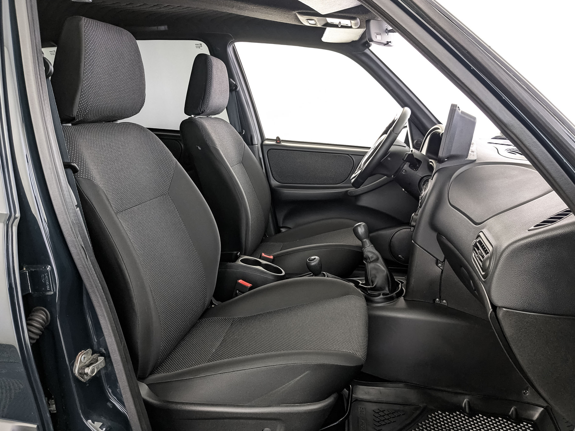LADA Niva Travel 1.70 (83 л.с), механическая, 2024, пробег 29 147 км