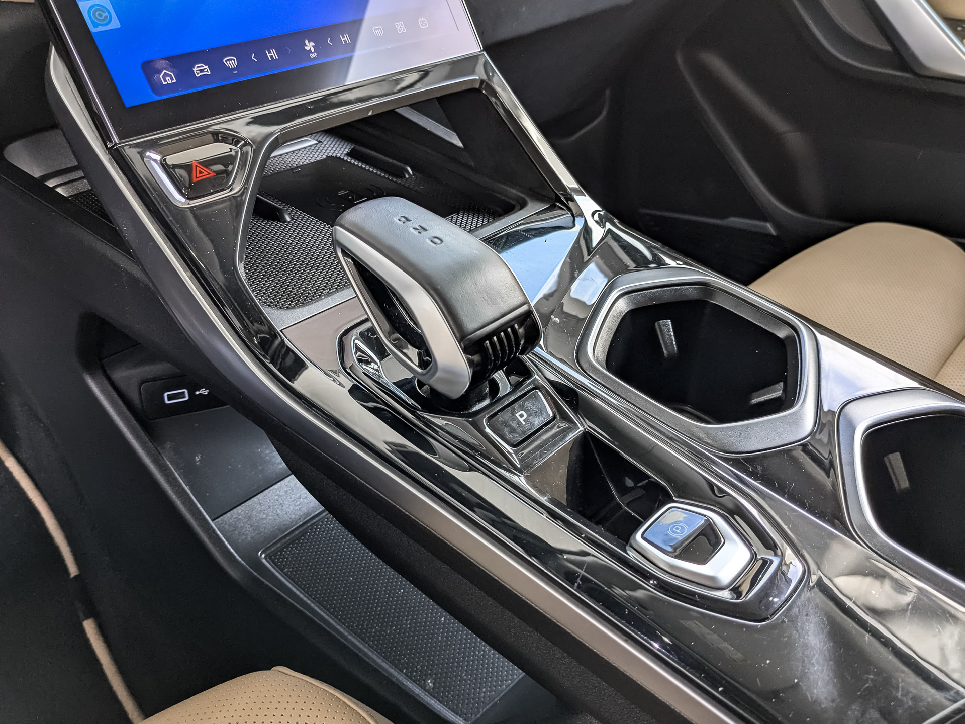 GEELY Boyue L 1.50 (174 л.с), автомат, 2023, пробег 33 000 км