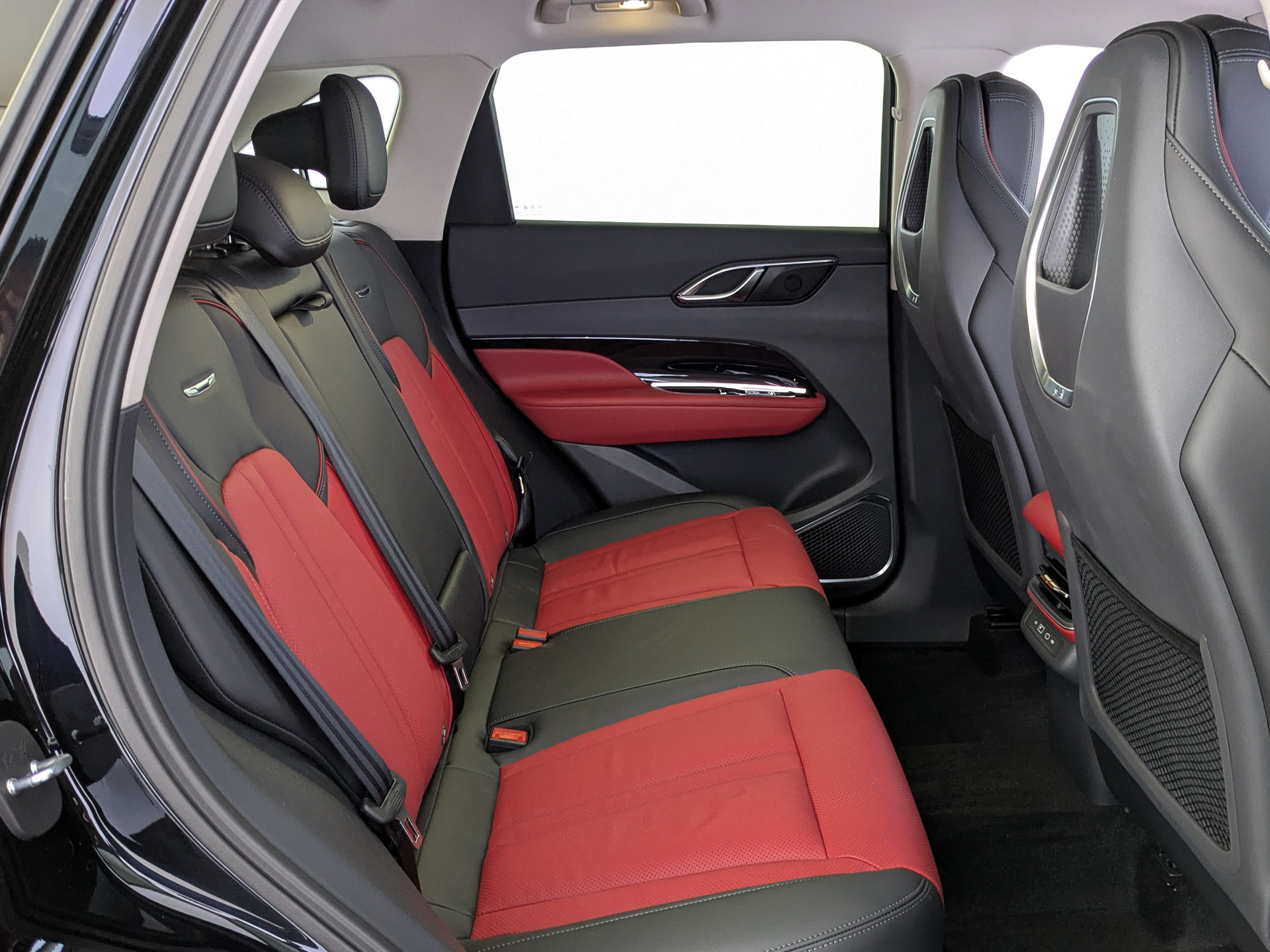 Фото Hongqi HS3 Deluxe 2.0Т/245 8AT 4WD