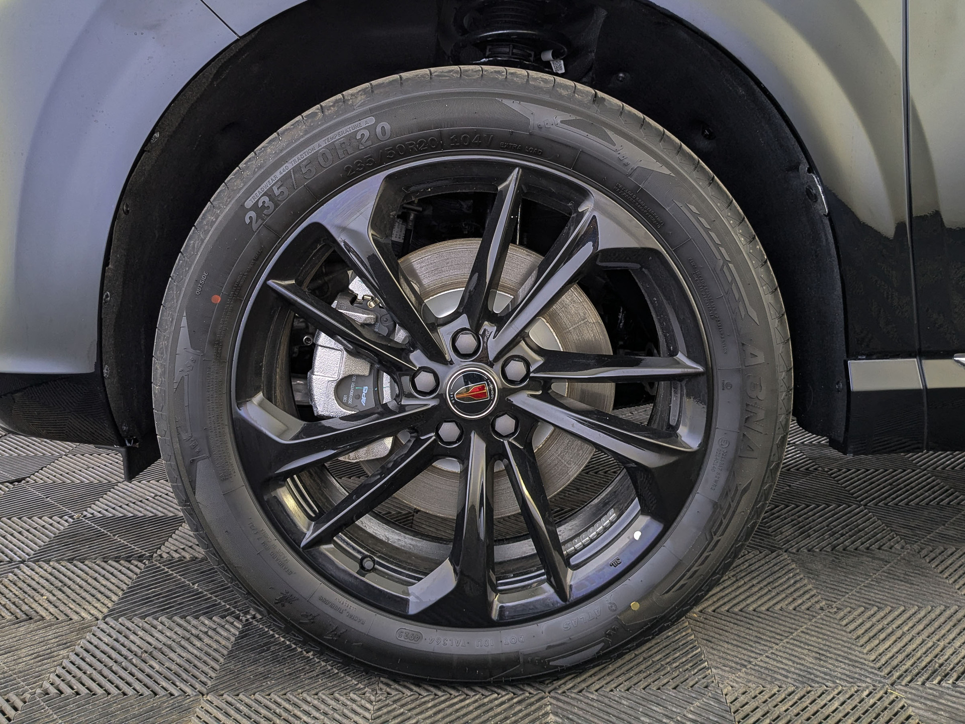 Фото Hongqi HS3 Deluxe 2.0Т/245 8AT 4WD