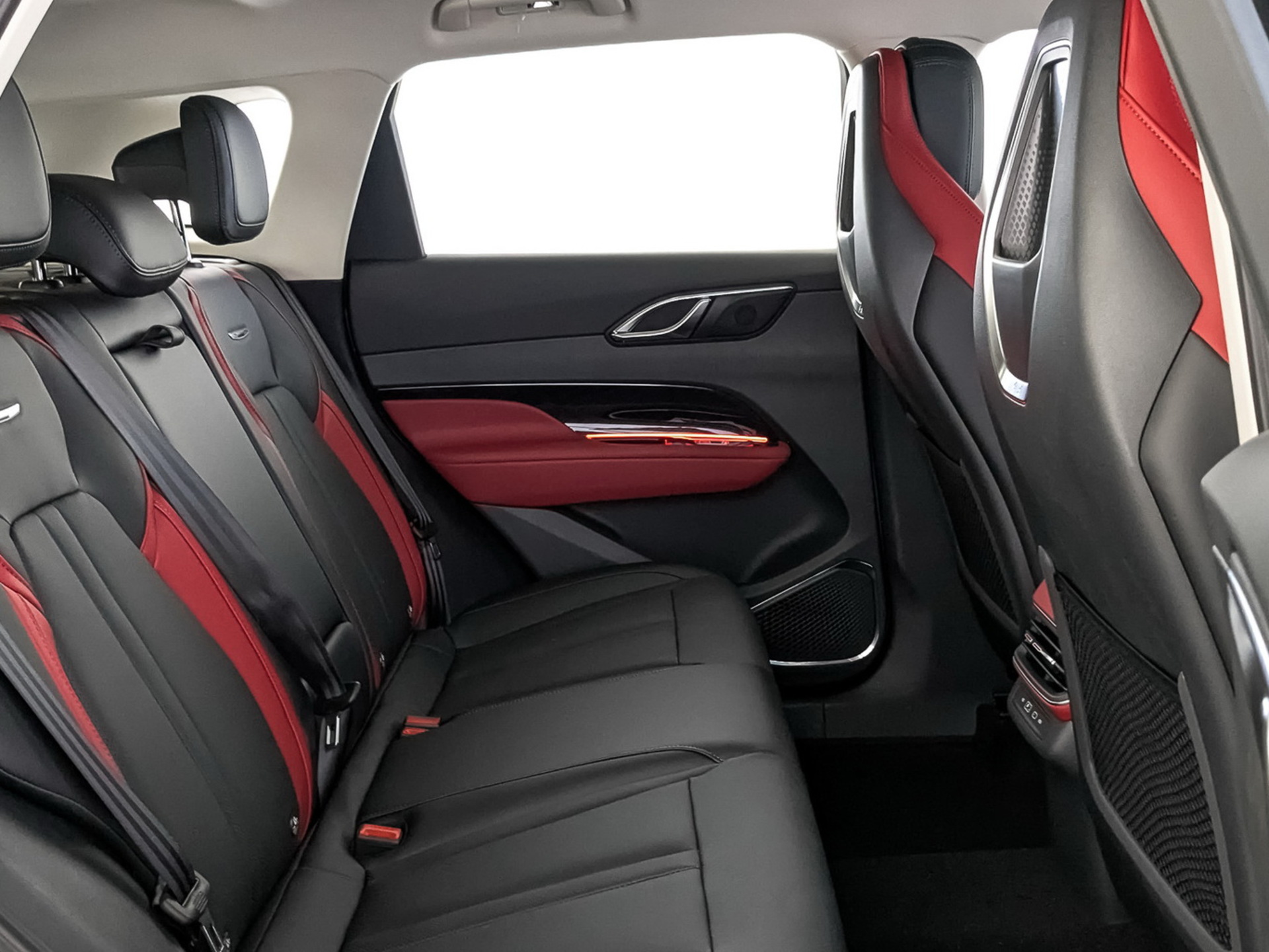 Фото Hongqi HS3 Deluxe 2.0Т/245 8AT 4WD