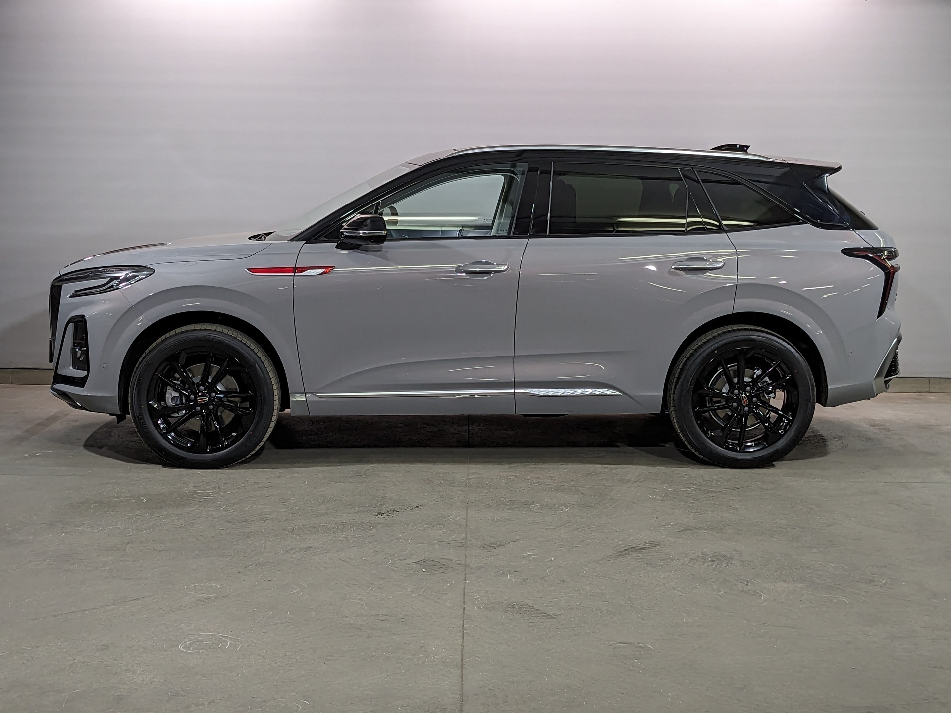 Фото Hongqi HS3 Deluxe 2.0Т/245 8AT 4WD