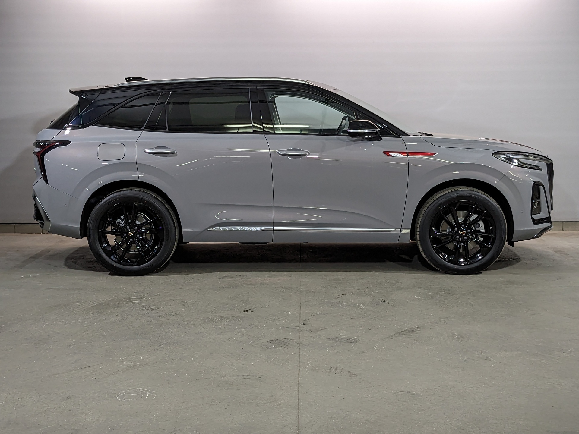 Фото Hongqi HS3 Deluxe 2.0Т/245 8AT 4WD