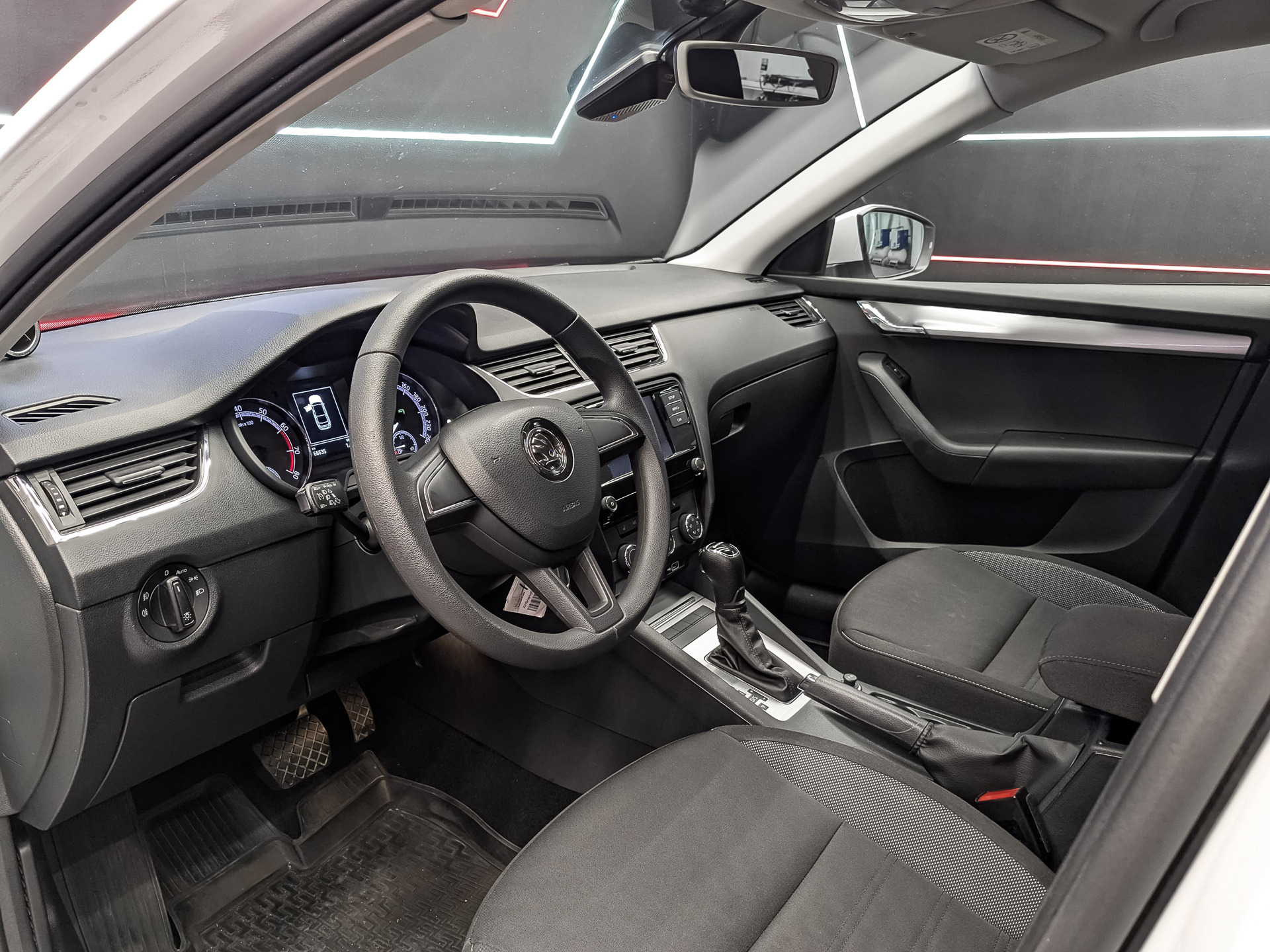 SKODA Octavia 1.60 (110 л.с), автомат, 2019, пробег 66 632 км