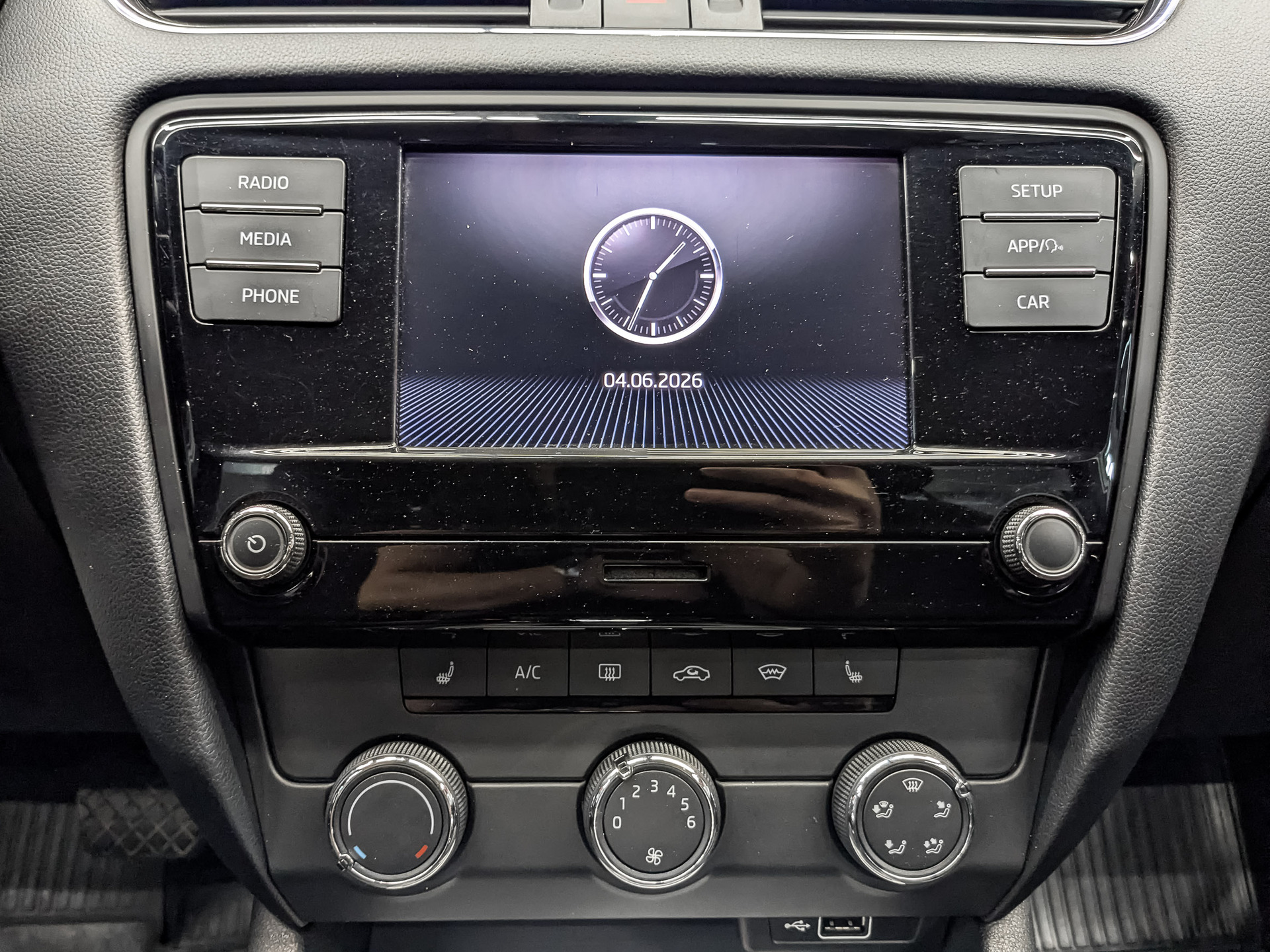 SKODA Octavia 1.60 (110 л.с), автомат, 2019, пробег 66 632 км
