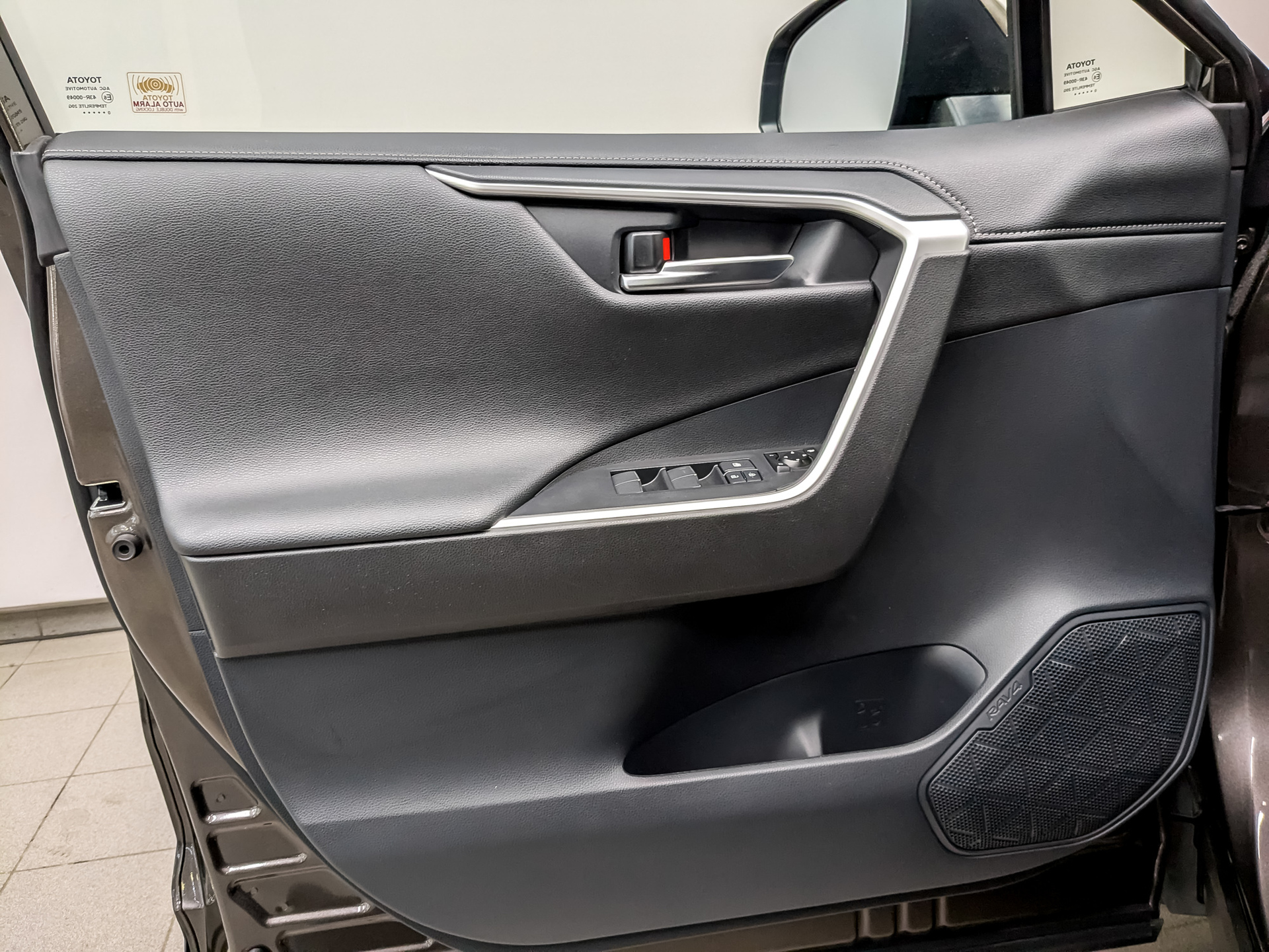 TOYOTA Rav-4 2.00 (149 л.с), автомат, 2020, пробег 80 457 км