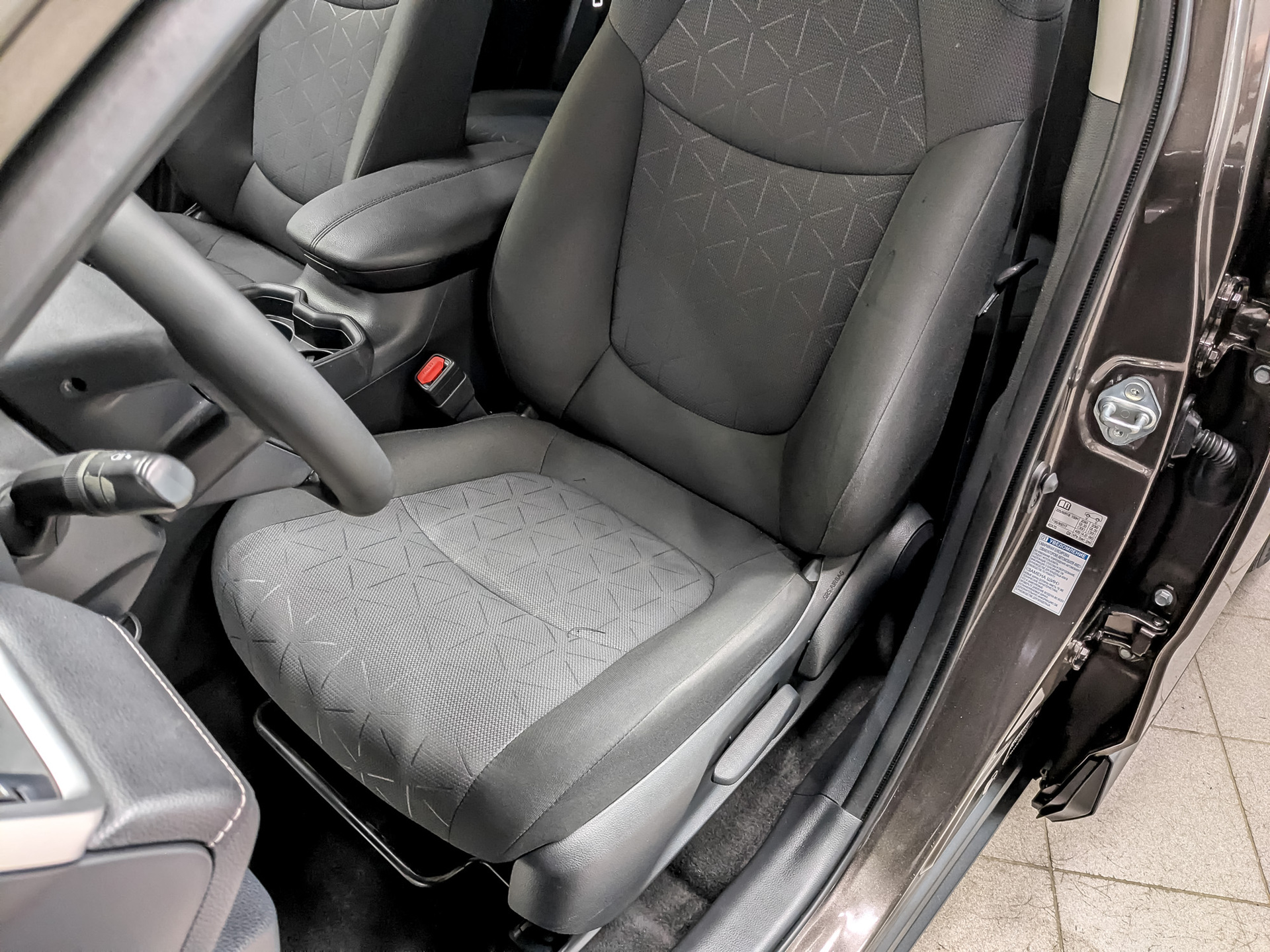 TOYOTA Rav-4 2.00 (149 л.с), автомат, 2020, пробег 80 457 км