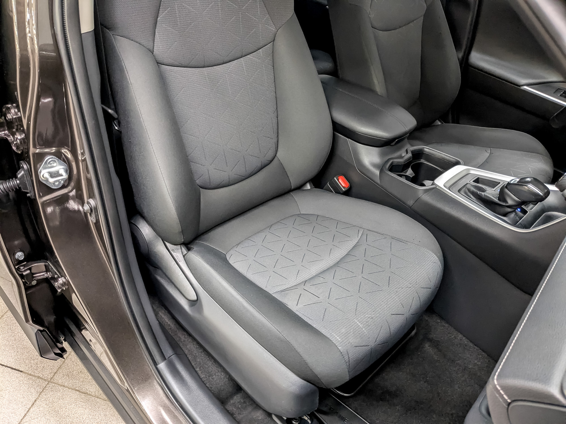 TOYOTA Rav-4 2.00 (149 л.с), автомат, 2020, пробег 80 457 км