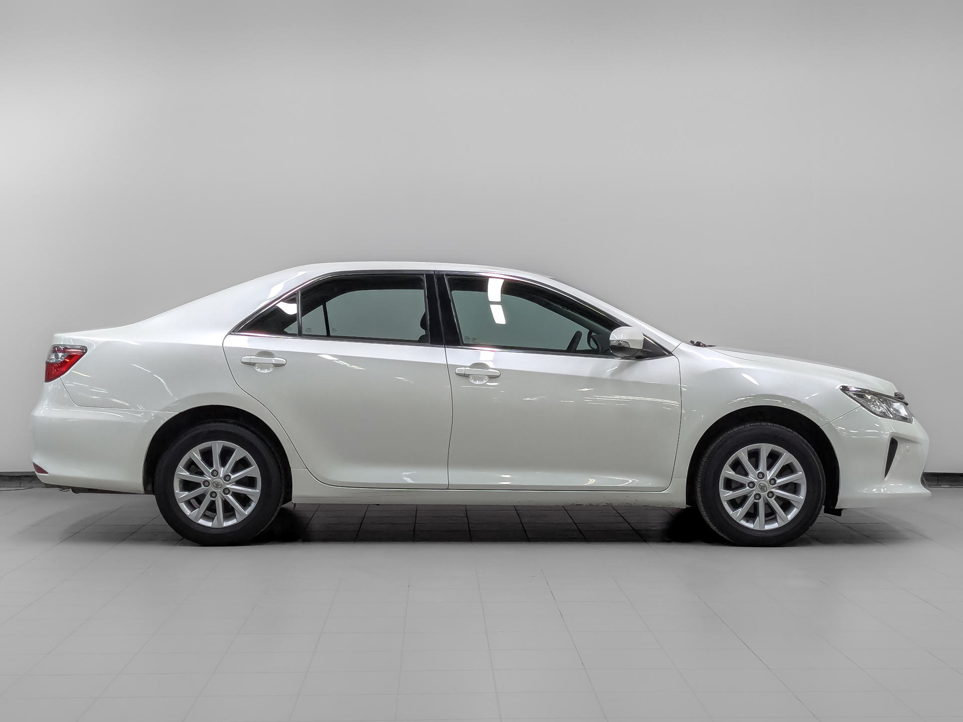 TOYOTA Camry 2.00 (150 л.с), автомат, 2016, пробег 64 359 км