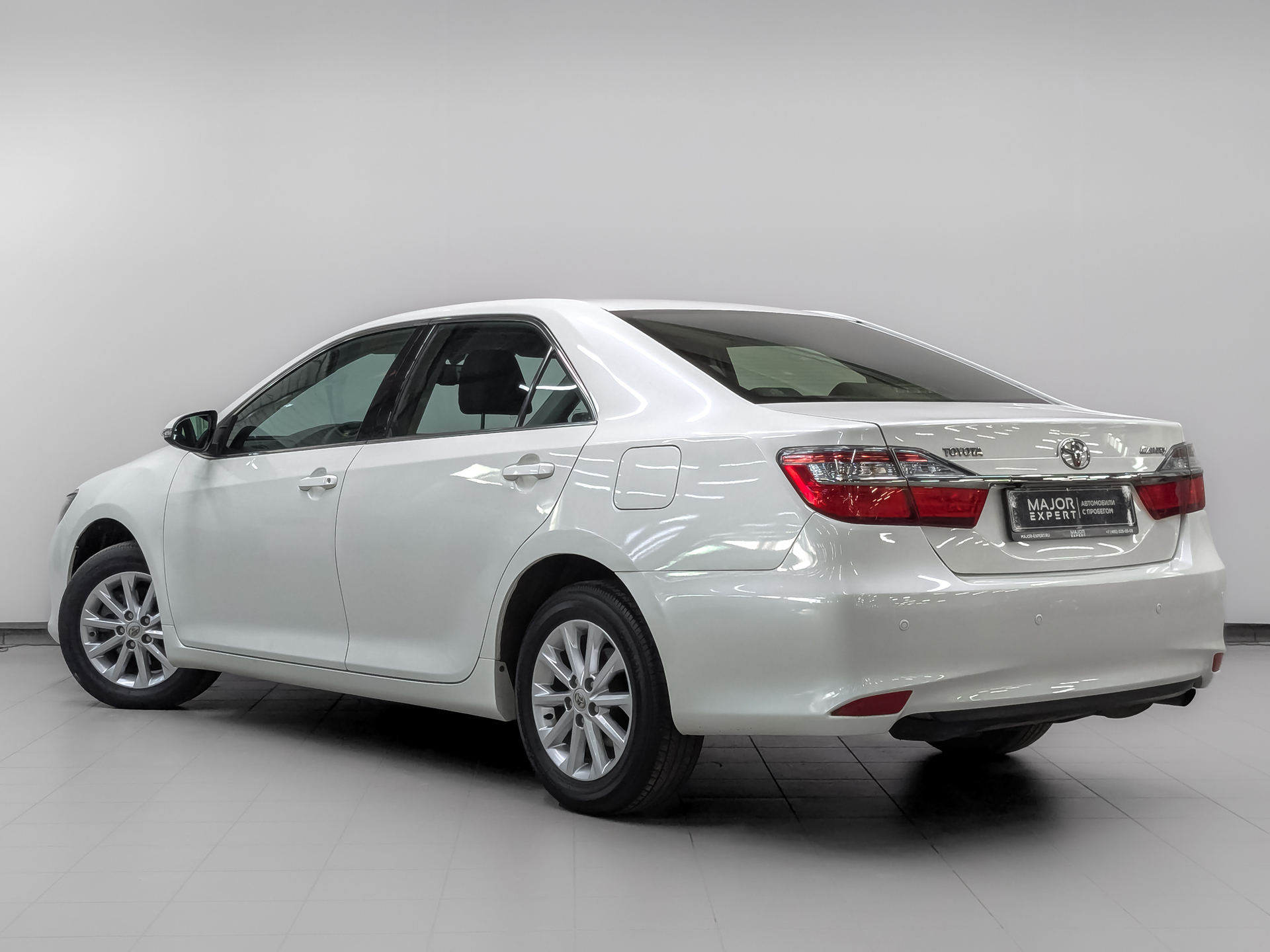 TOYOTA Camry 2.00 (150 л.с), автомат, 2016, пробег 64 359 км