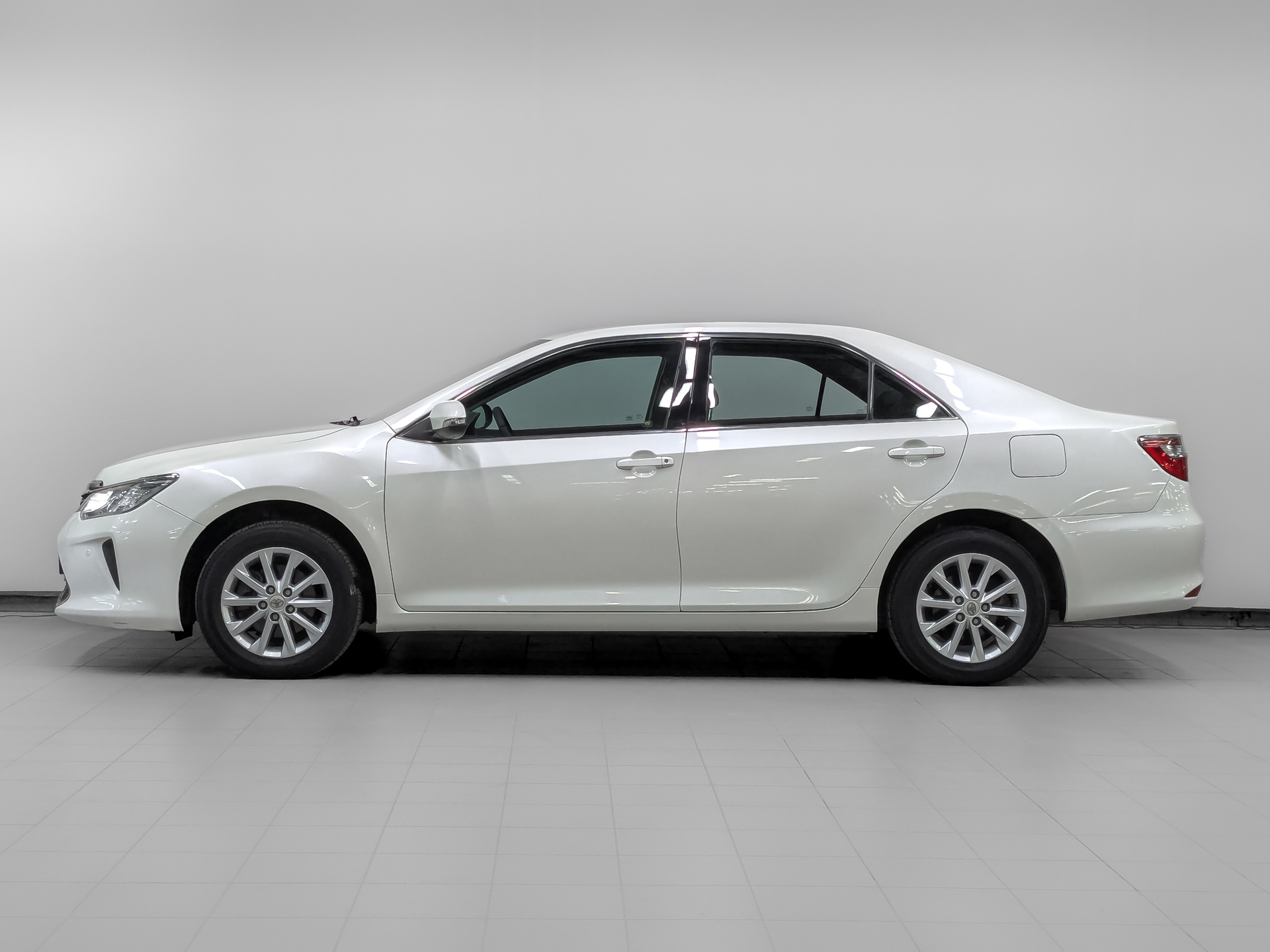 TOYOTA Camry 2.00 (150 л.с), автомат, 2016, пробег 64 359 км