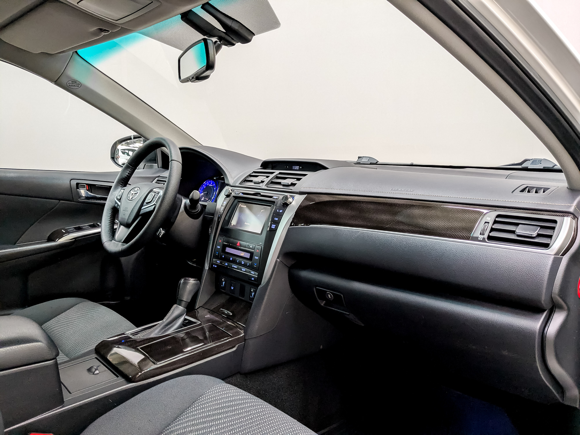 TOYOTA Camry 2.00 (150 л.с), автомат, 2016, пробег 64 359 км
