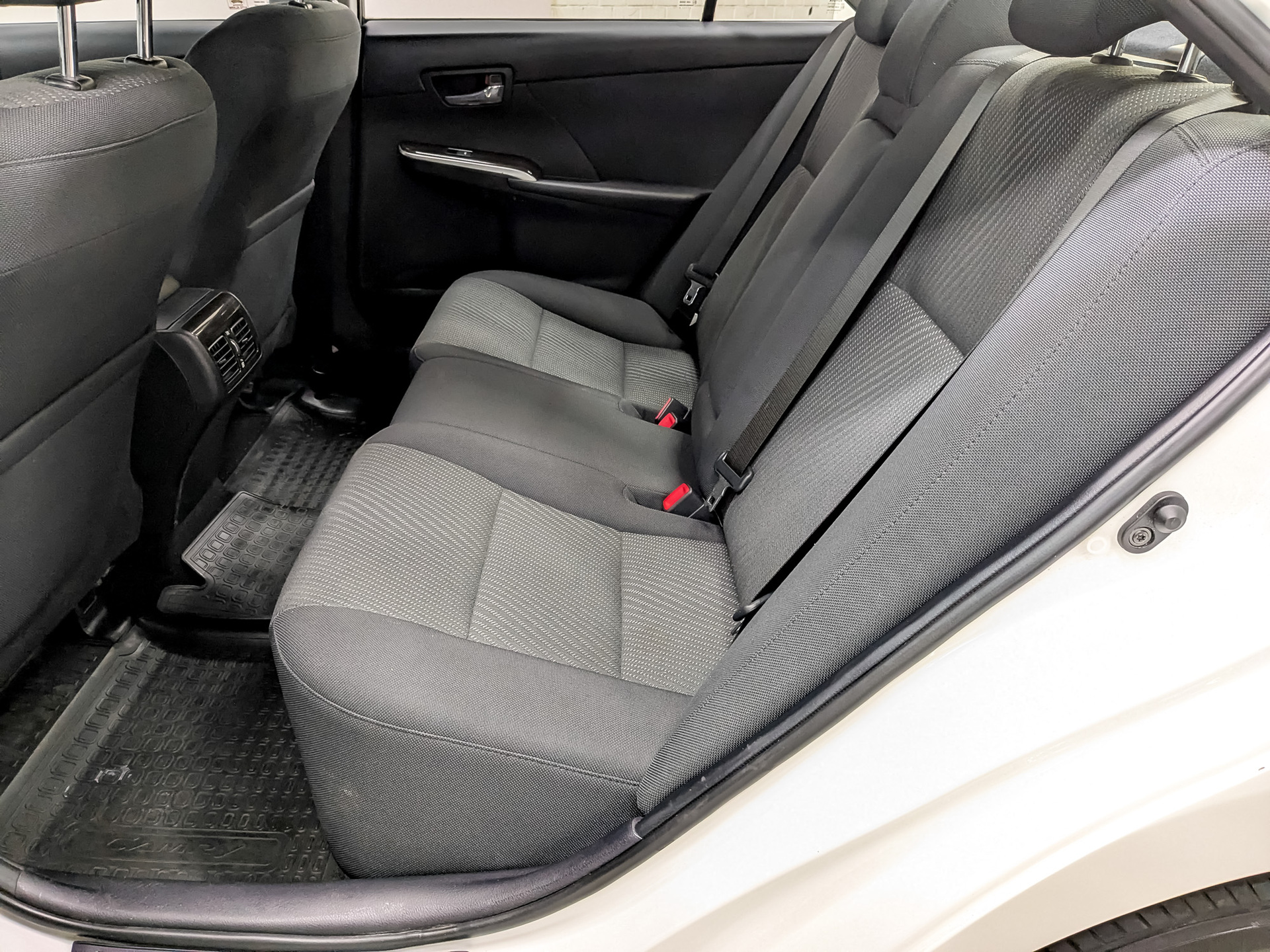 TOYOTA Camry 2.00 (150 л.с), автомат, 2016, пробег 64 359 км