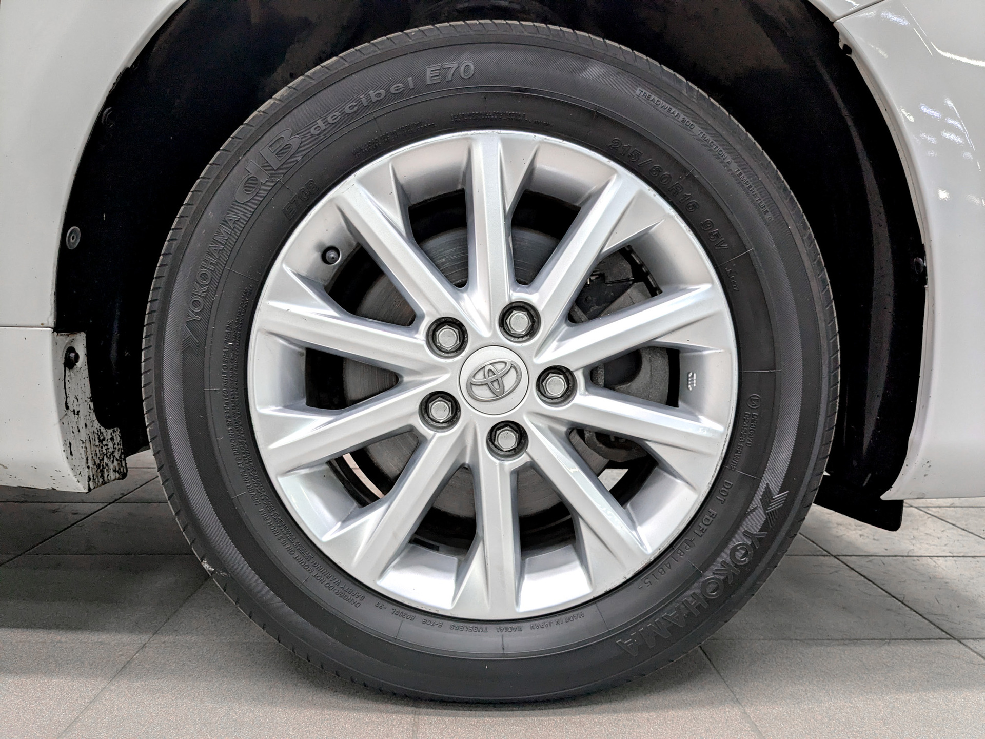 TOYOTA Camry 2.00 (150 л.с), автомат, 2016, пробег 64 359 км