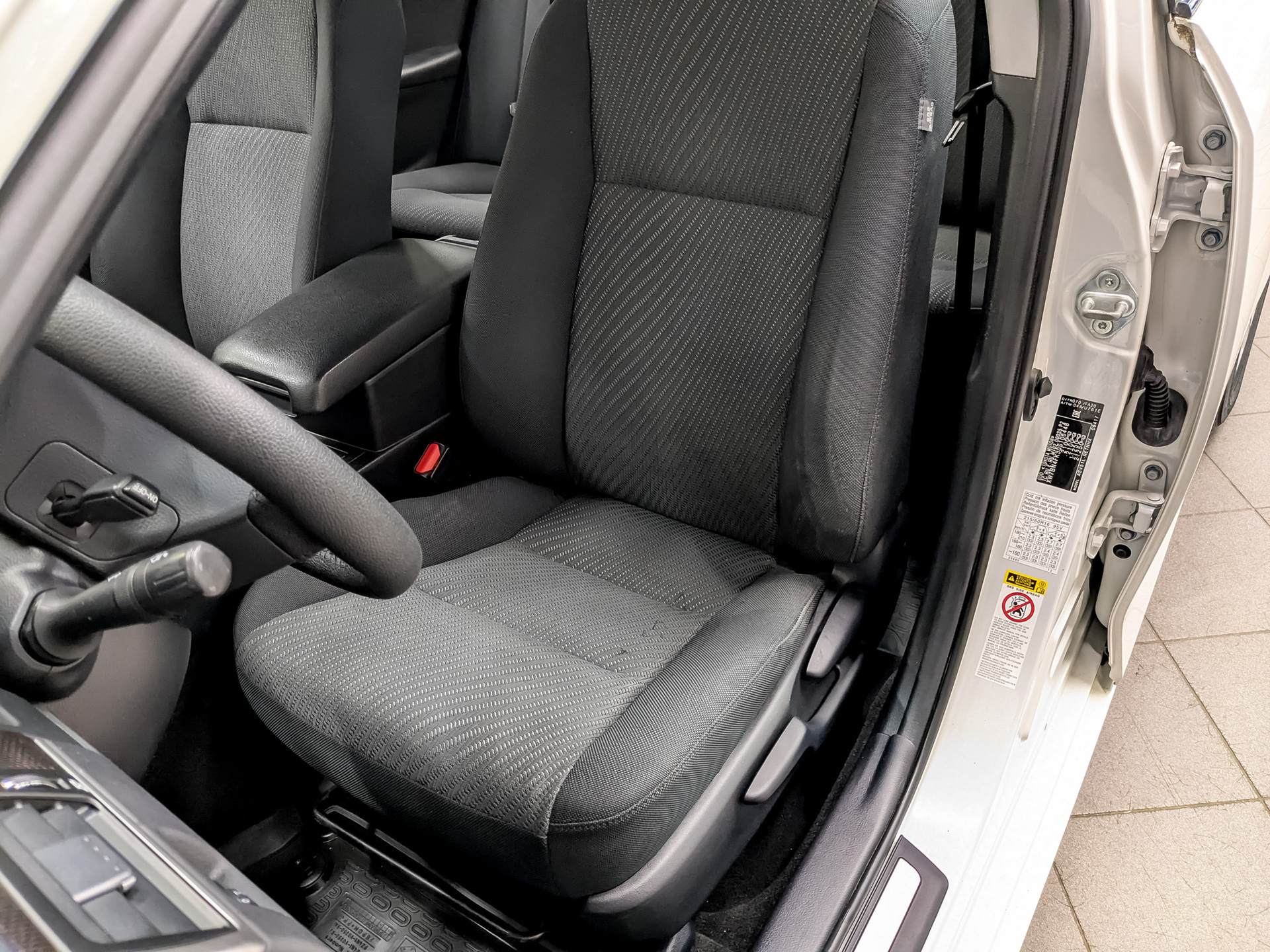 TOYOTA Camry 2.00 (150 л.с), автомат, 2016, пробег 64 359 км