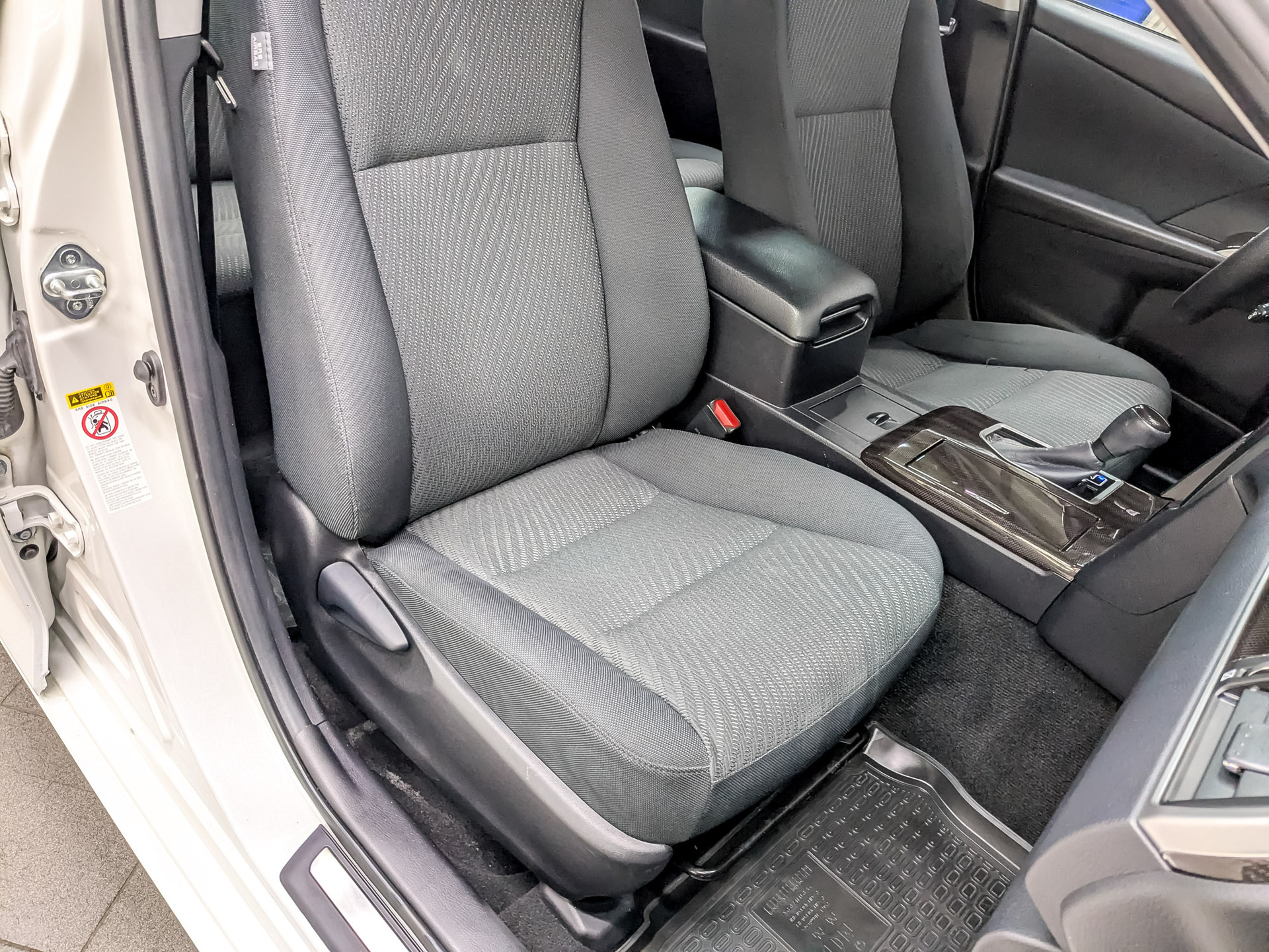 TOYOTA Camry 2.00 (150 л.с), автомат, 2016, пробег 64 359 км