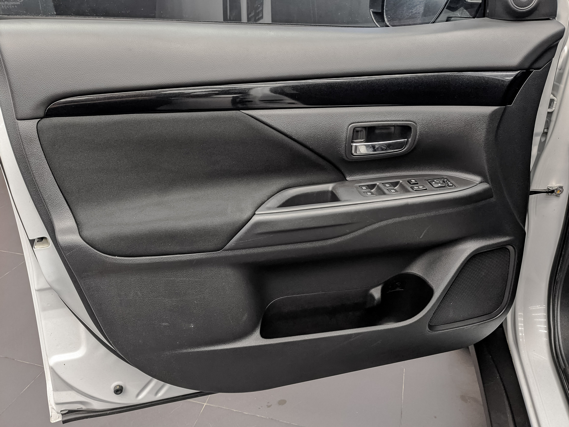 MITSUBISHI Outlander 2.00 (146 л.с), автомат, 2020, пробег 98 552 км