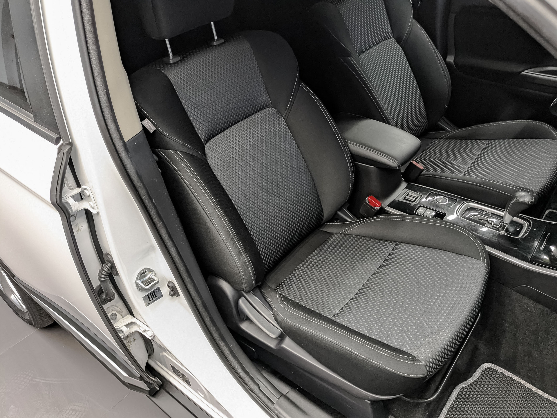 MITSUBISHI Outlander 2.00 (146 л.с), автомат, 2020, пробег 98 552 км