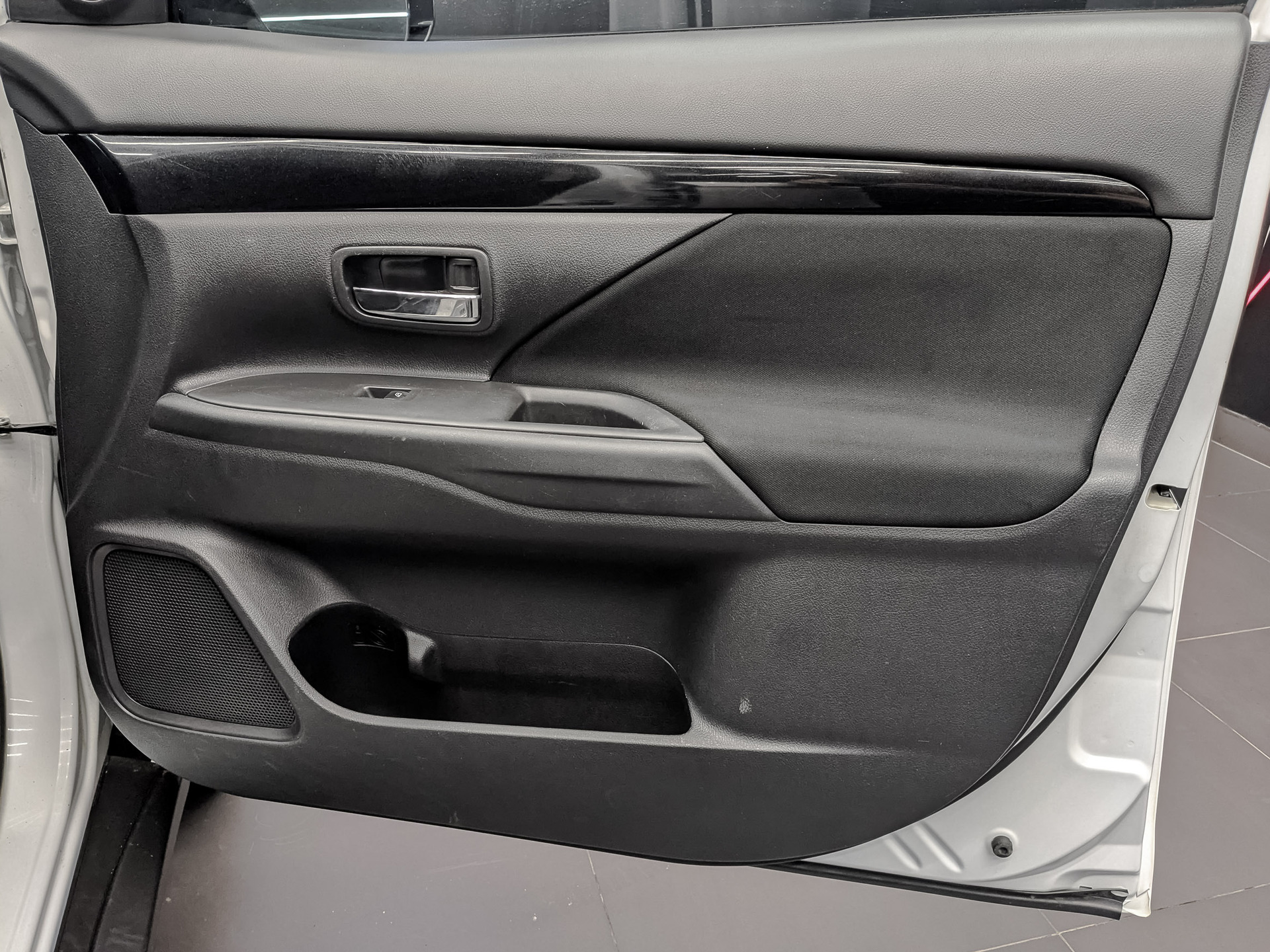 MITSUBISHI Outlander 2.00 (146 л.с), автомат, 2020, пробег 98 552 км