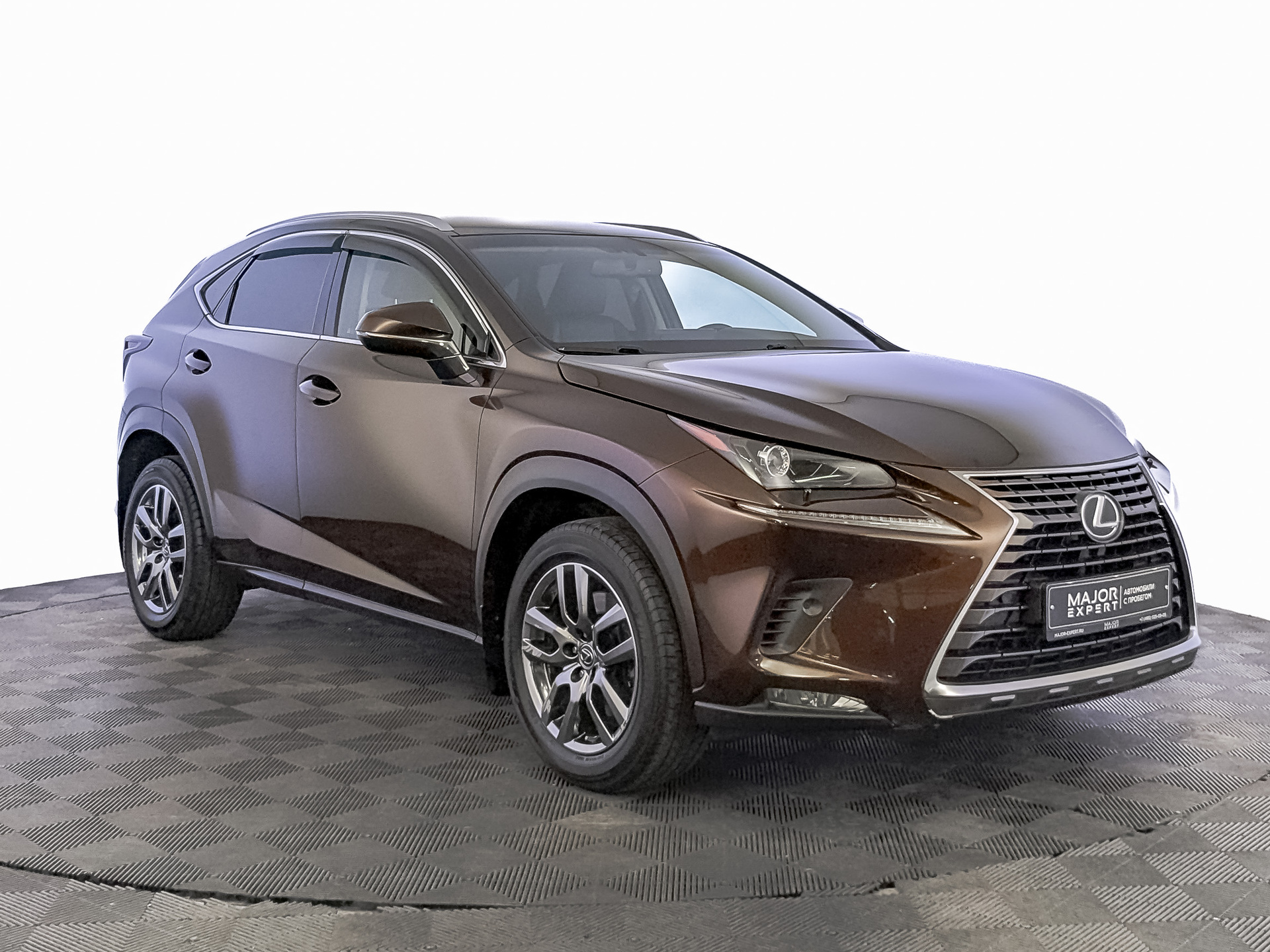 LEXUS NX 2.00 (150 л.с), автомат, 2018, пробег 111 557 км