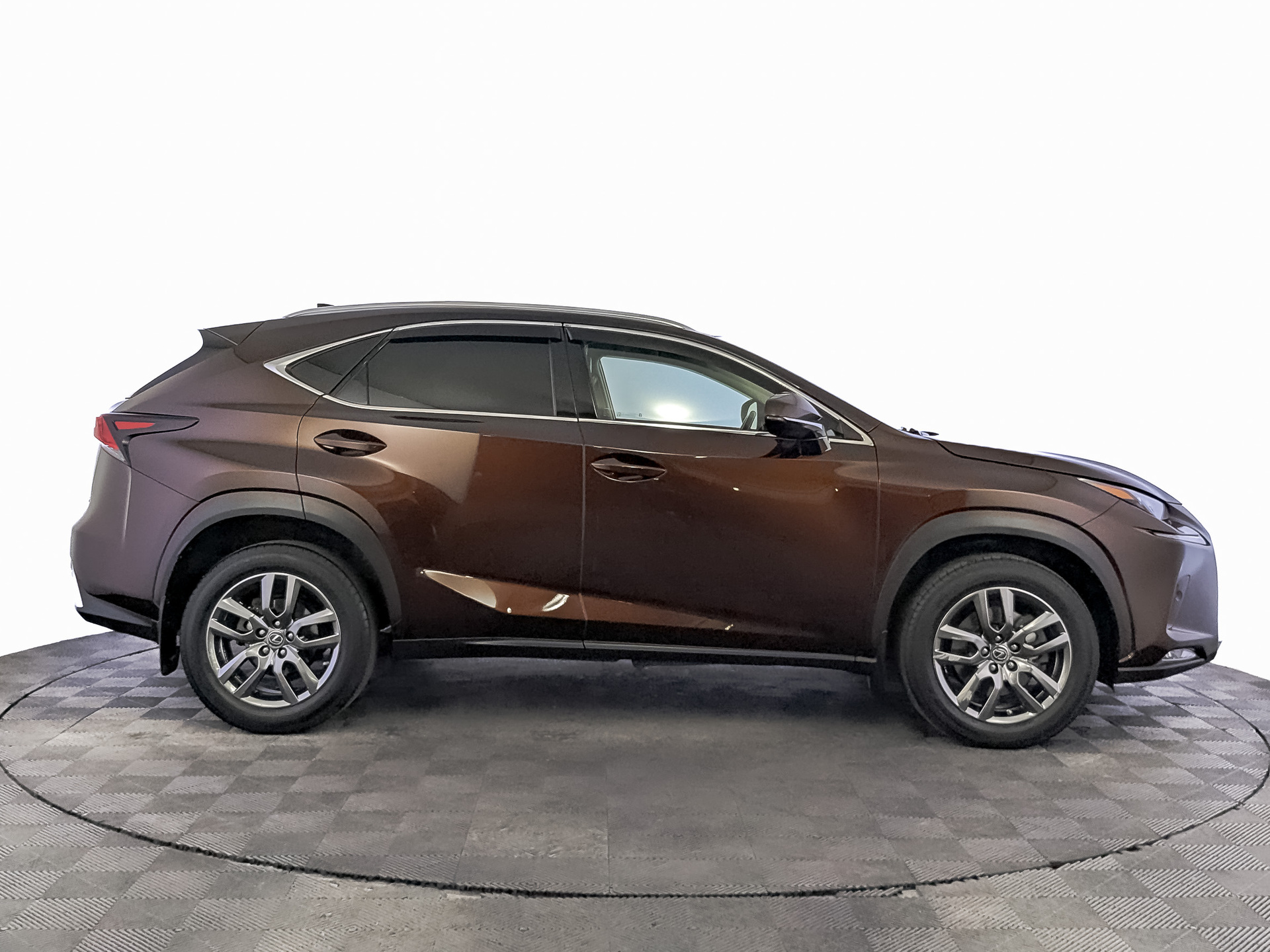 LEXUS NX 2.00 (150 л.с), автомат, 2018, пробег 111 557 км