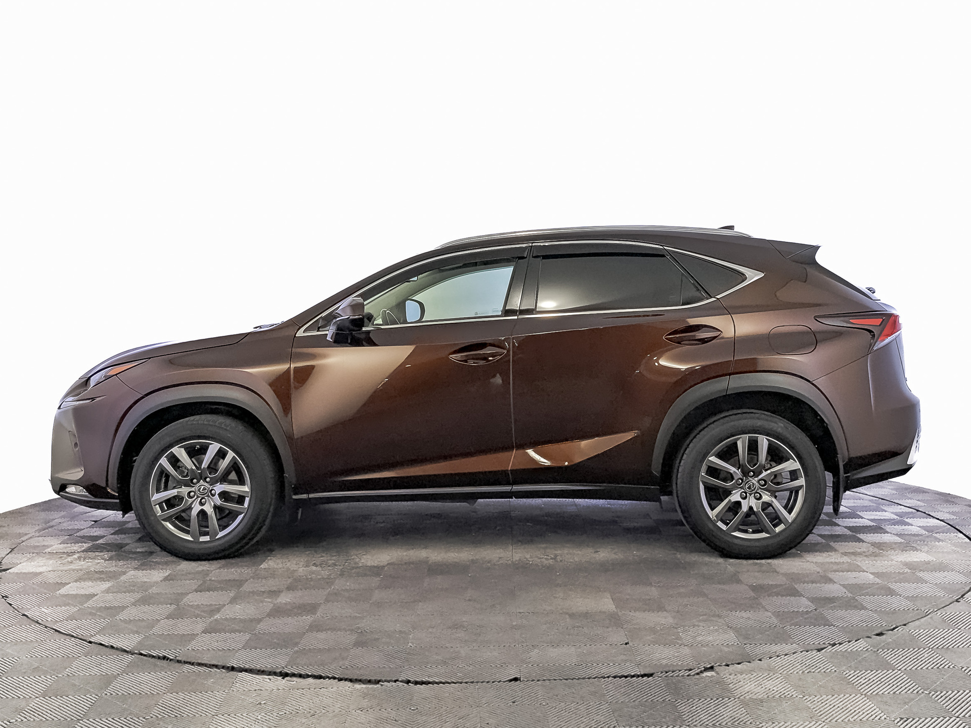 LEXUS NX 2.00 (150 л.с), автомат, 2018, пробег 111 557 км
